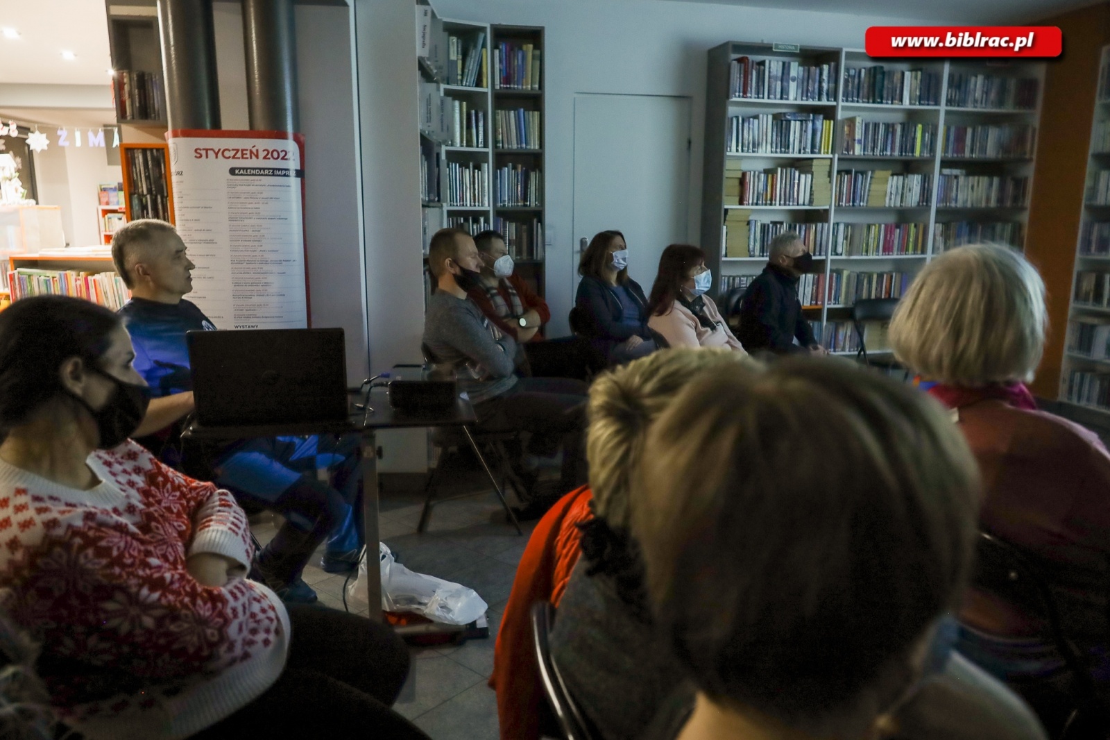 Zdjęcie w galerii na portalu naszraciborz.pl: Korona Gór Polski – góry dla każdego? Andrzej Kuśnierz w bibliotece na Ostrogu wiadomości z regionu