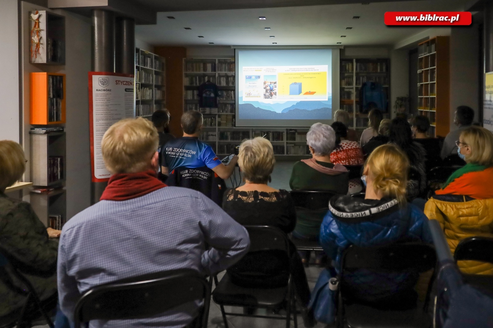Zdjęcie w galerii na portalu naszraciborz.pl: Korona Gór Polski – góry dla każdego? Andrzej Kuśnierz w bibliotece na Ostrogu wiadomości z regionu
