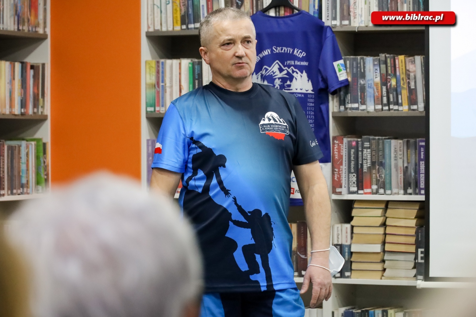 Zdjęcie w galerii na portalu naszraciborz.pl: Korona Gór Polski – góry dla każdego? Andrzej Kuśnierz w bibliotece na Ostrogu wiadomości z regionu