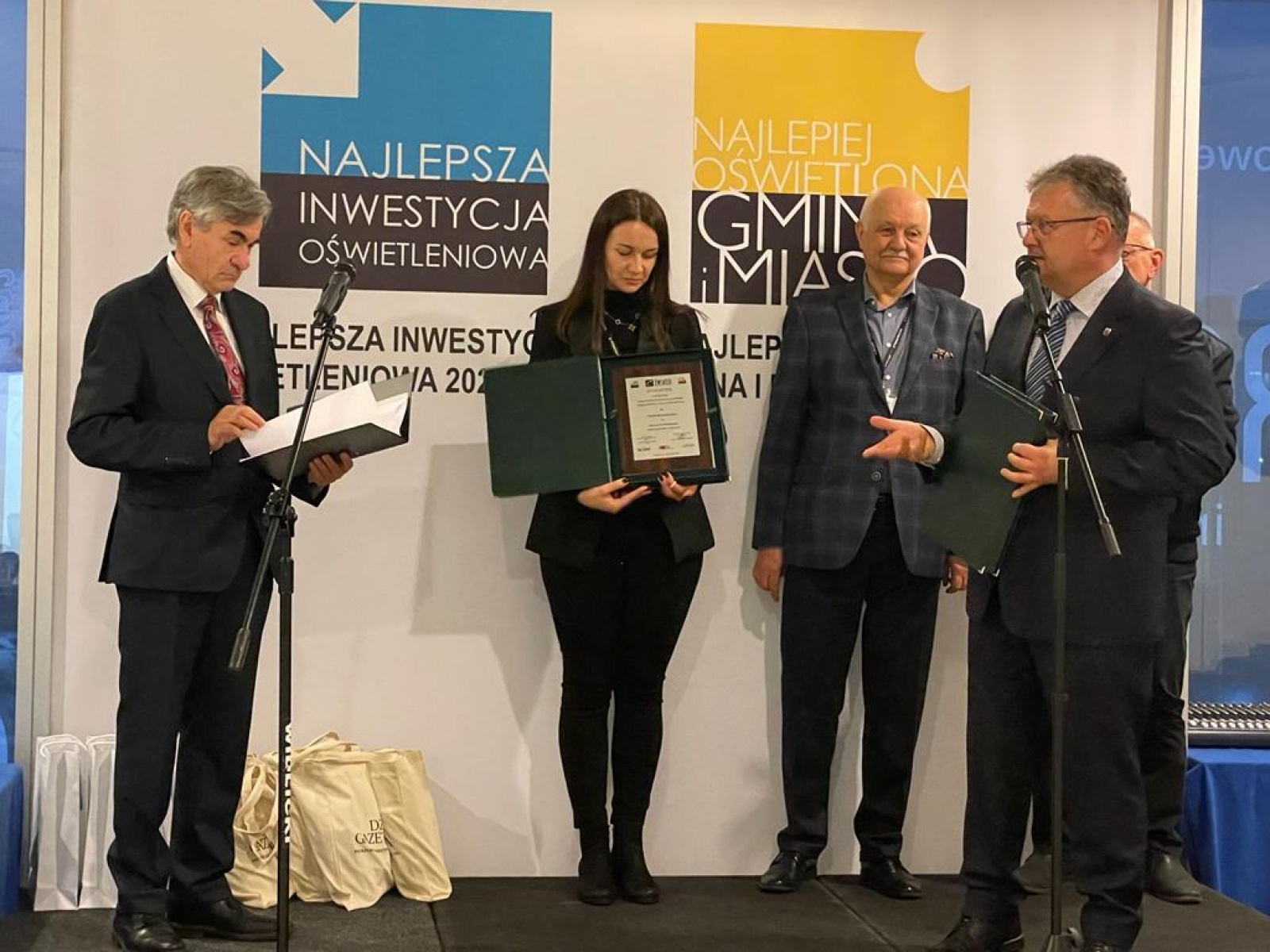 Zdjęcie w galerii na portalu naszraciborz.pl: Gmina Krzyżanowice z nagrodami w konkursie na najlepsze inwestycje dot. oświetlenia wiadomości z regionu