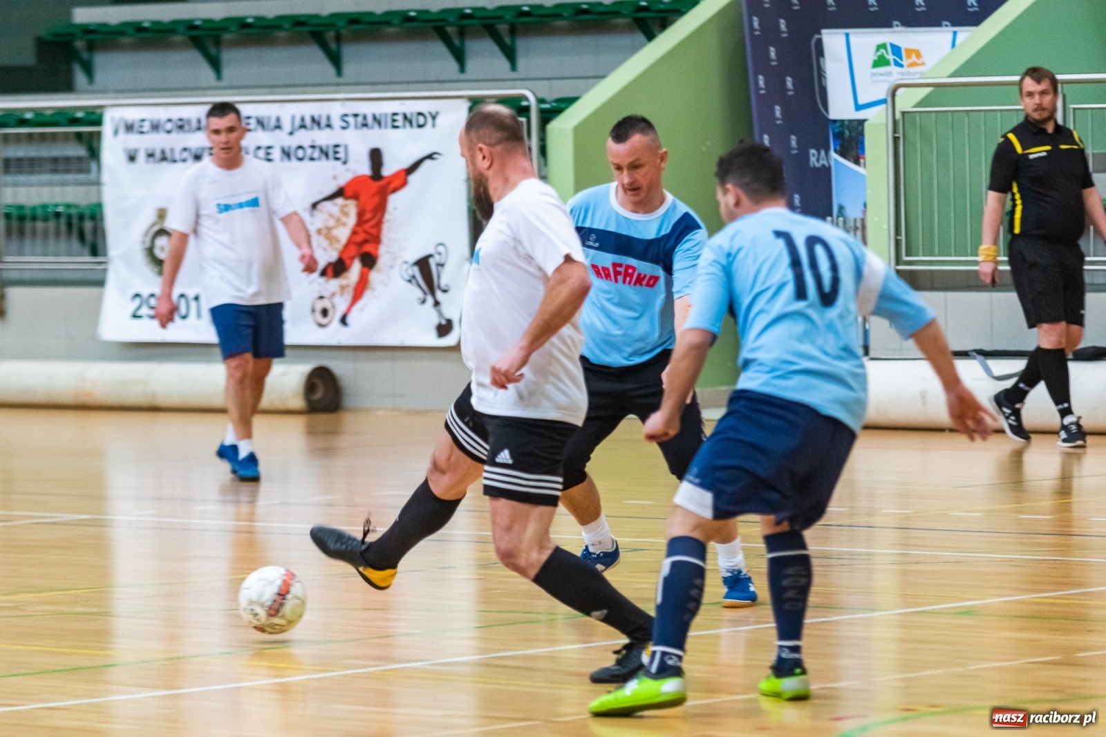 Zdjęcie w galerii na portalu naszraciborz.pl: V Memoriał im. Jana Staniendy. Sędziowie Podokręgu Racibórz znów najlepsi [FOTO] wiadomości z regionu