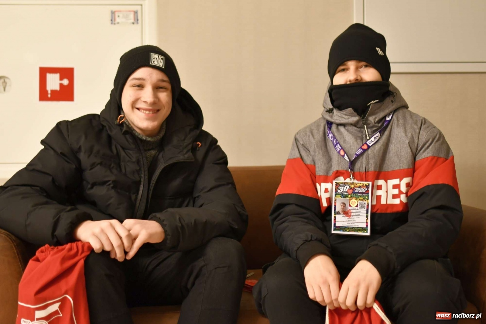 Zdjęcie w galerii na portalu naszraciborz.pl: 30 finał WOŚP. Kwestuje około stu wolontariuszy. Będzie relacja w TVN z Raciborza wiadomości z regionu