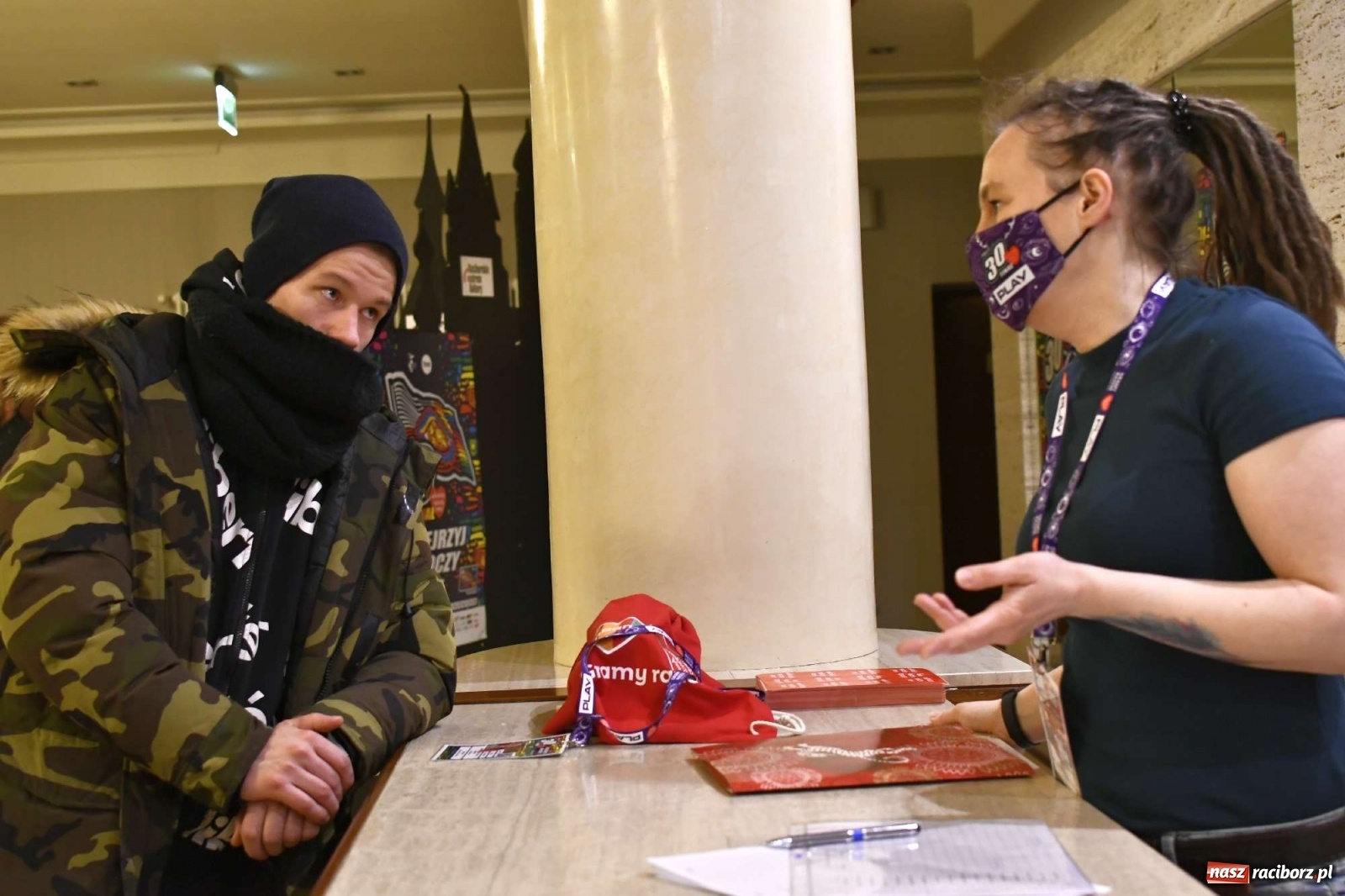 Zdjęcie w galerii na portalu naszraciborz.pl: 30 finał WOŚP. Kwestuje około stu wolontariuszy. Będzie relacja w TVN z Raciborza wiadomości z regionu