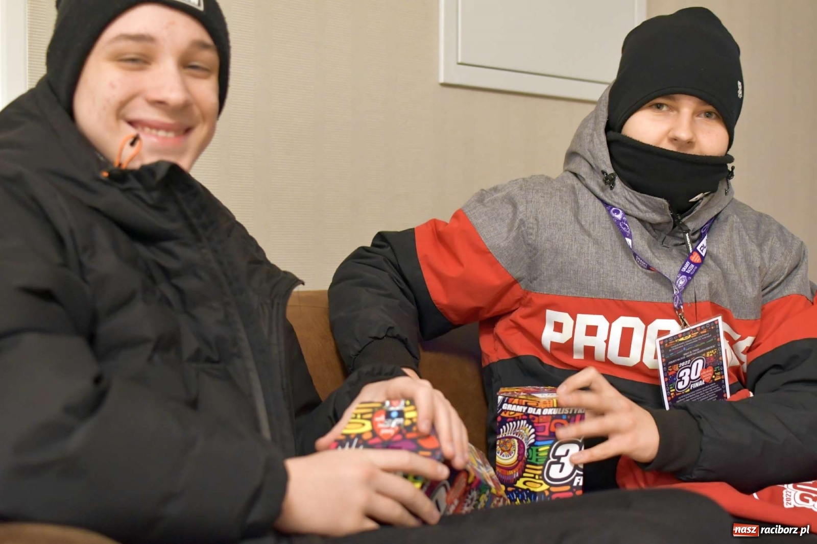 Zdjęcie w galerii na portalu naszraciborz.pl: 30 finał WOŚP. Kwestuje około stu wolontariuszy. Będzie relacja w TVN z Raciborza wiadomości z regionu