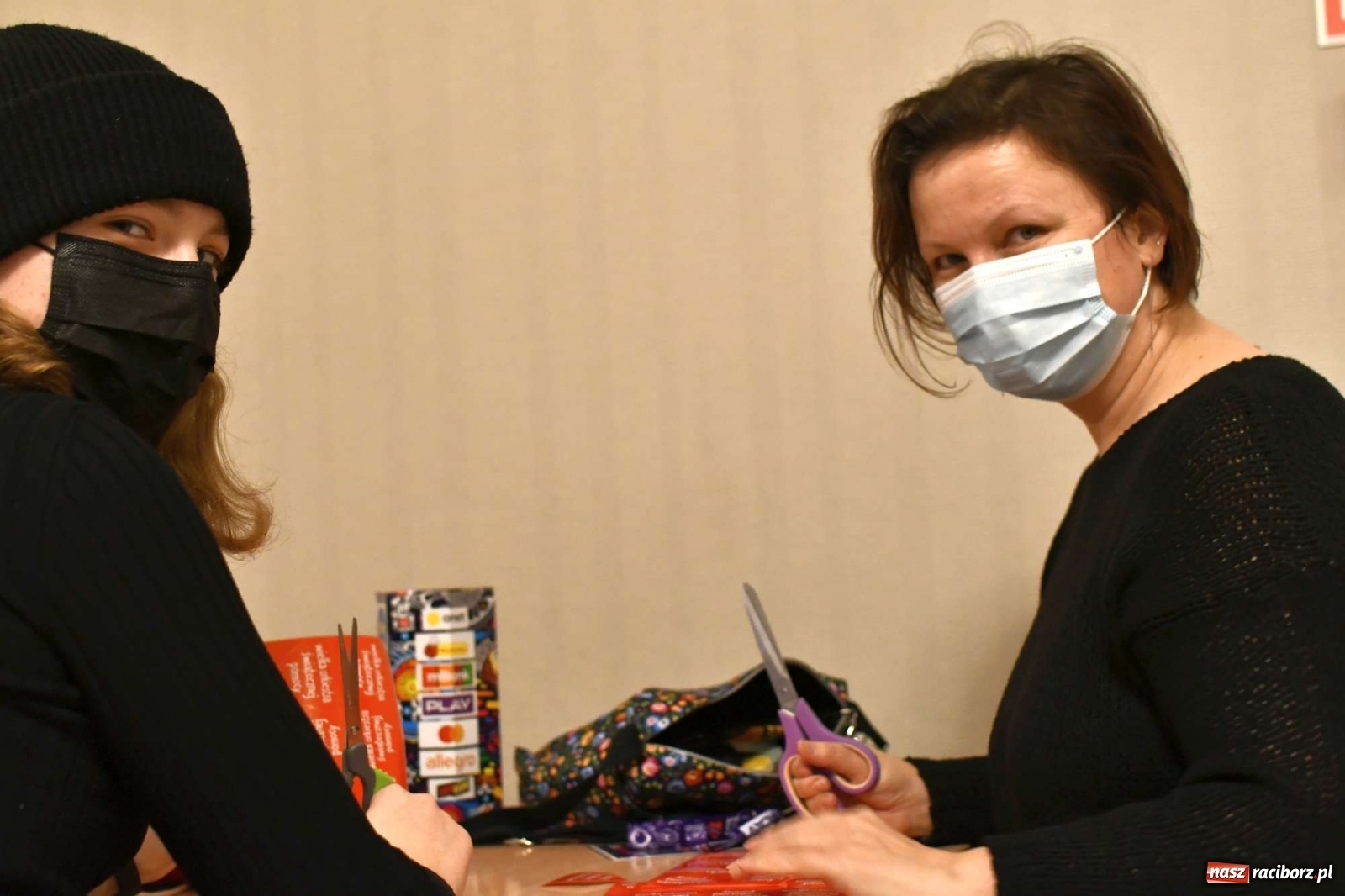 Zdjęcie w galerii na portalu naszraciborz.pl: 30 finał WOŚP. Kwestuje około stu wolontariuszy. Będzie relacja w TVN z Raciborza wiadomości z regionu