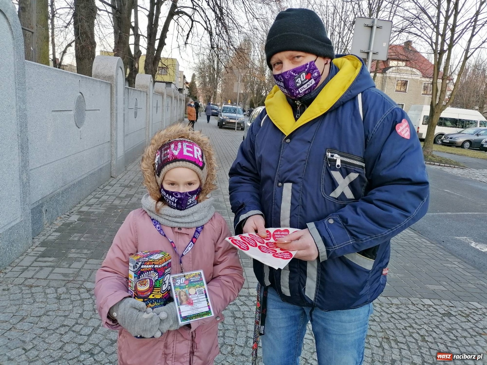 Zdjęcie w galerii na portalu naszraciborz.pl: 30 finał WOŚP. Kwestuje około stu wolontariuszy. Będzie relacja w TVN z Raciborza wiadomości z regionu