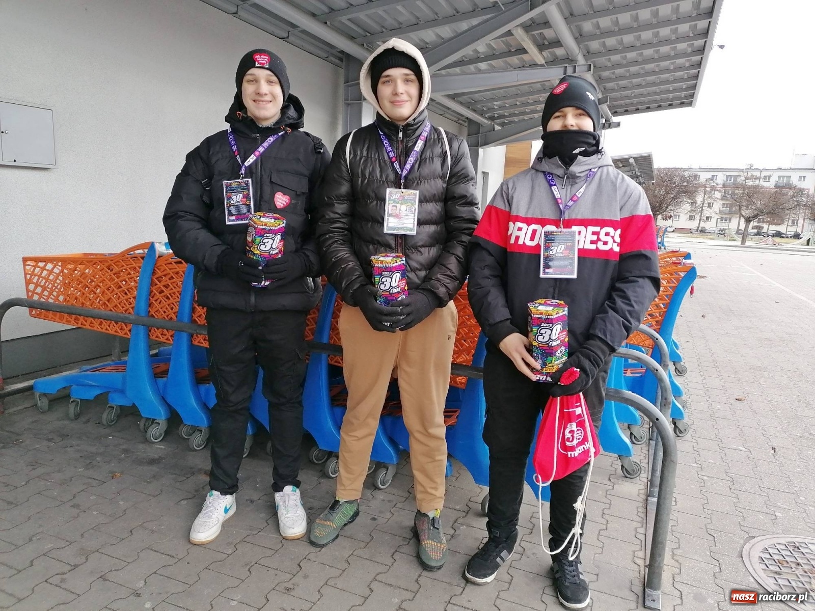 Zdjęcie w galerii na portalu naszraciborz.pl: 30 finał WOŚP. Kwestuje około stu wolontariuszy. Będzie relacja w TVN z Raciborza wiadomości z regionu