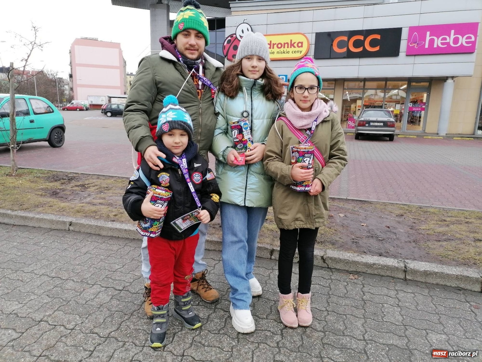 Zdjęcie w galerii na portalu naszraciborz.pl: 30 finał WOŚP. Kwestuje około stu wolontariuszy. Będzie relacja w TVN z Raciborza wiadomości z regionu