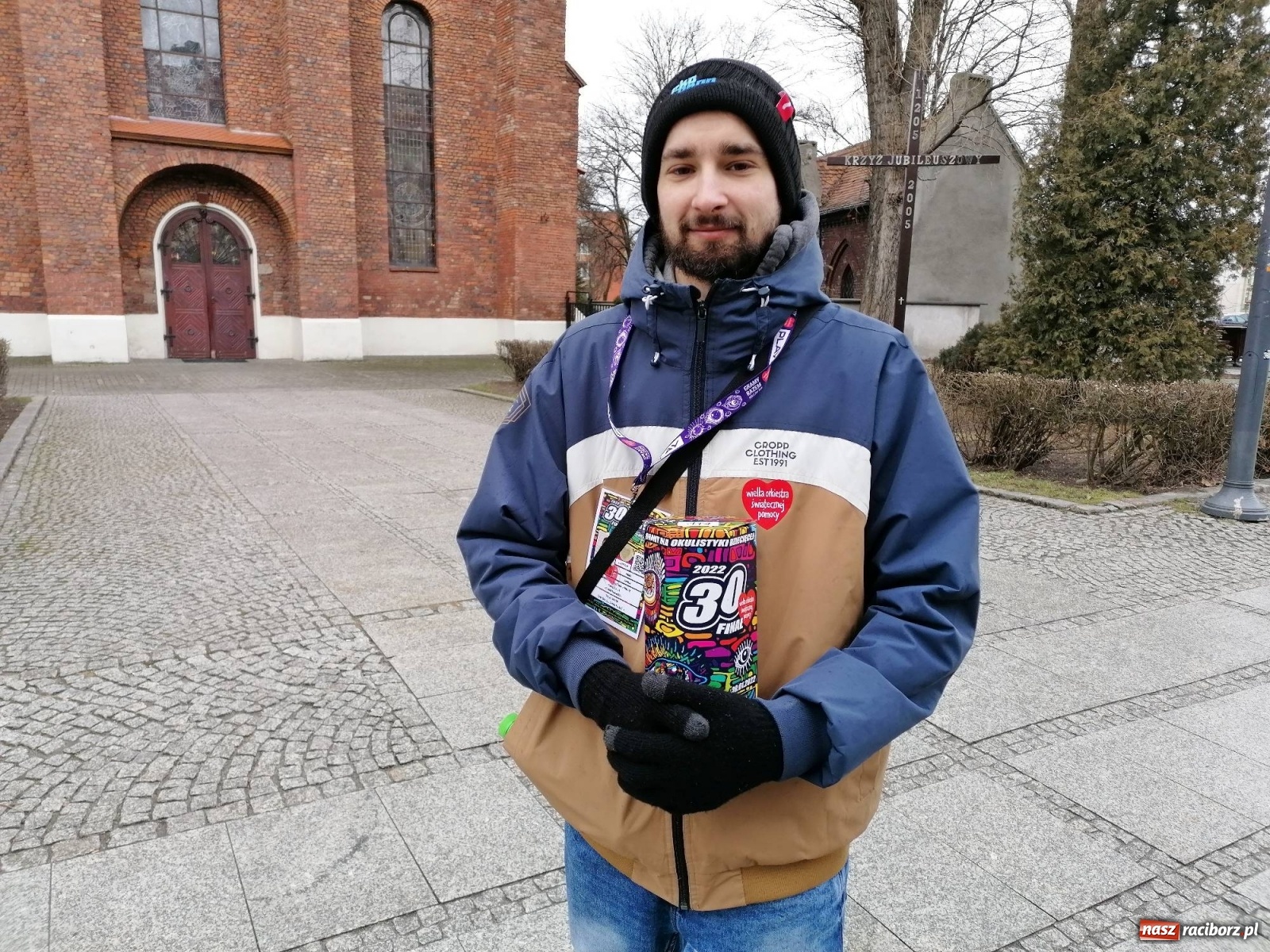 Zdjęcie w galerii na portalu naszraciborz.pl: 30 finał WOŚP. Kwestuje około stu wolontariuszy. Będzie relacja w TVN z Raciborza wiadomości z regionu
