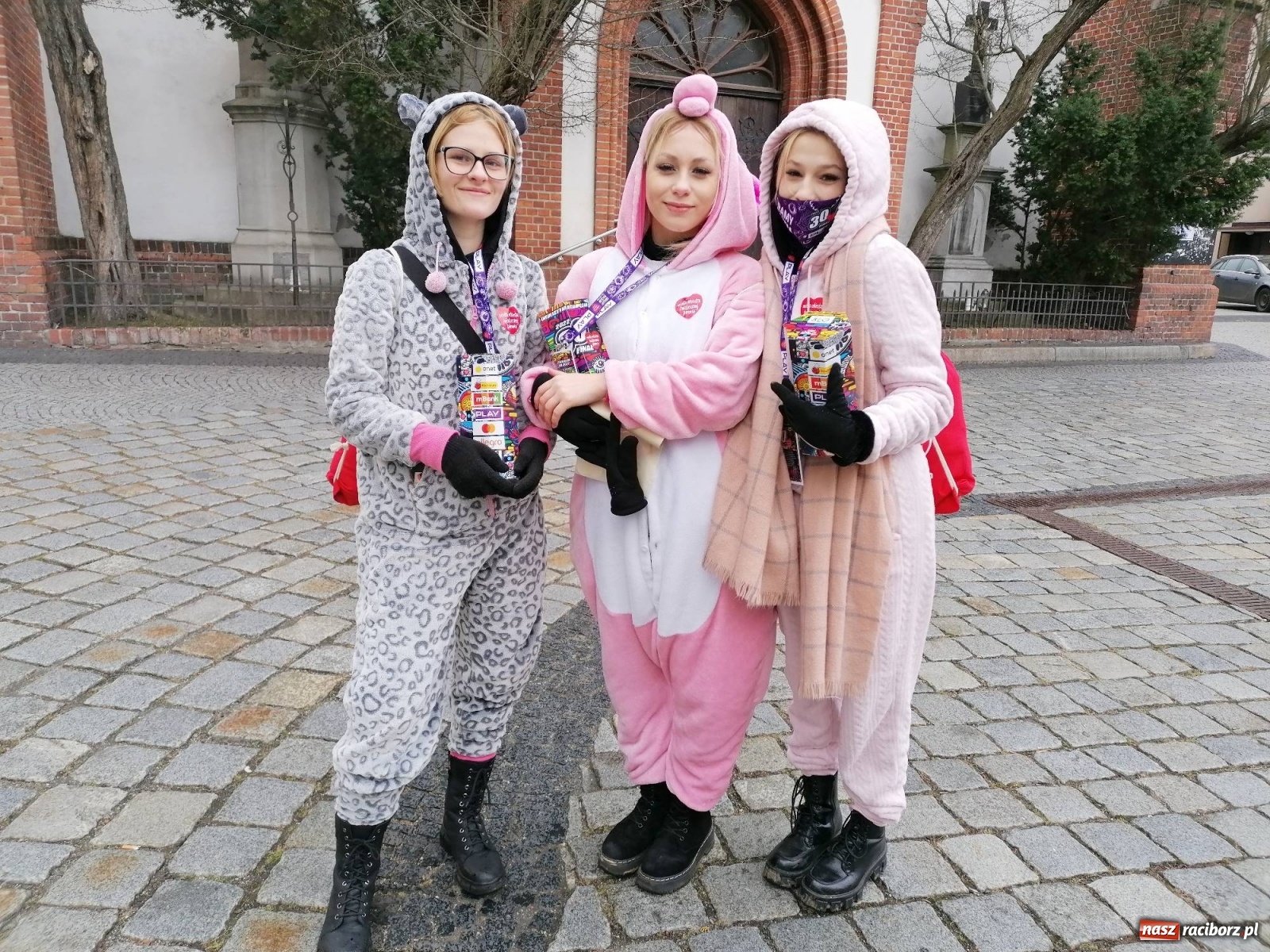 Zdjęcie w galerii na portalu naszraciborz.pl: 30 finał WOŚP. Kwestuje około stu wolontariuszy. Będzie relacja w TVN z Raciborza wiadomości z regionu