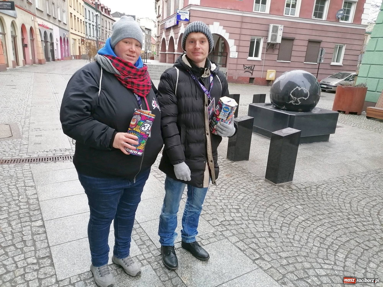 Zdjęcie w galerii na portalu naszraciborz.pl: 30 finał WOŚP. Kwestuje około stu wolontariuszy. Będzie relacja w TVN z Raciborza wiadomości z regionu