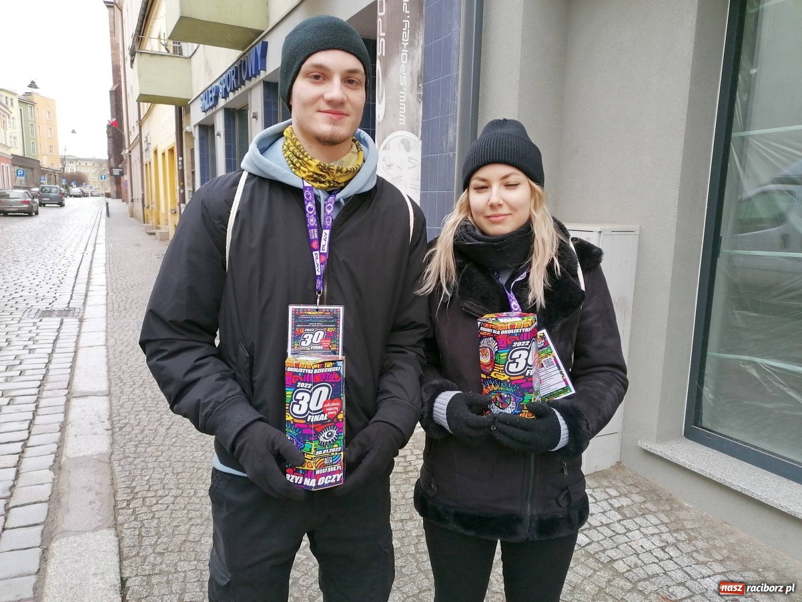 Zdjęcie w galerii na portalu naszraciborz.pl: 30 finał WOŚP. Kwestuje około stu wolontariuszy. Będzie relacja w TVN z Raciborza wiadomości z regionu