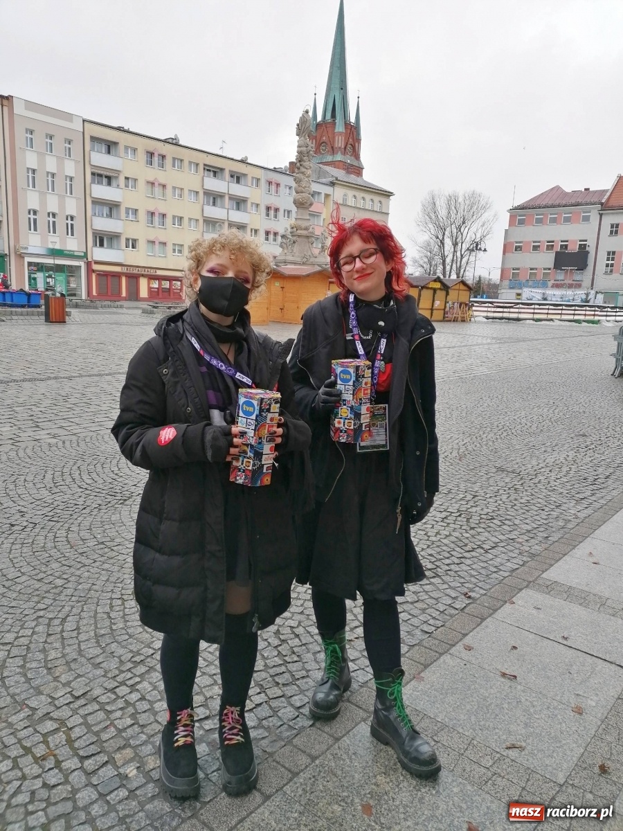 Zdjęcie w galerii na portalu naszraciborz.pl: 30 finał WOŚP. Kwestuje około stu wolontariuszy. Będzie relacja w TVN z Raciborza wiadomości z regionu