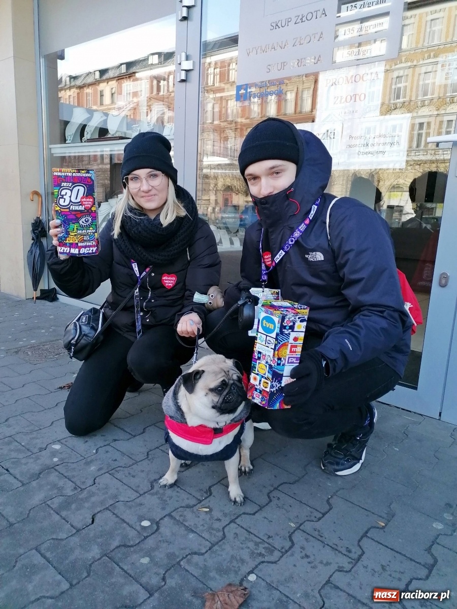 Zdjęcie w galerii na portalu naszraciborz.pl: 30 finał WOŚP. Kwestuje około stu wolontariuszy. Będzie relacja w TVN z Raciborza wiadomości z regionu