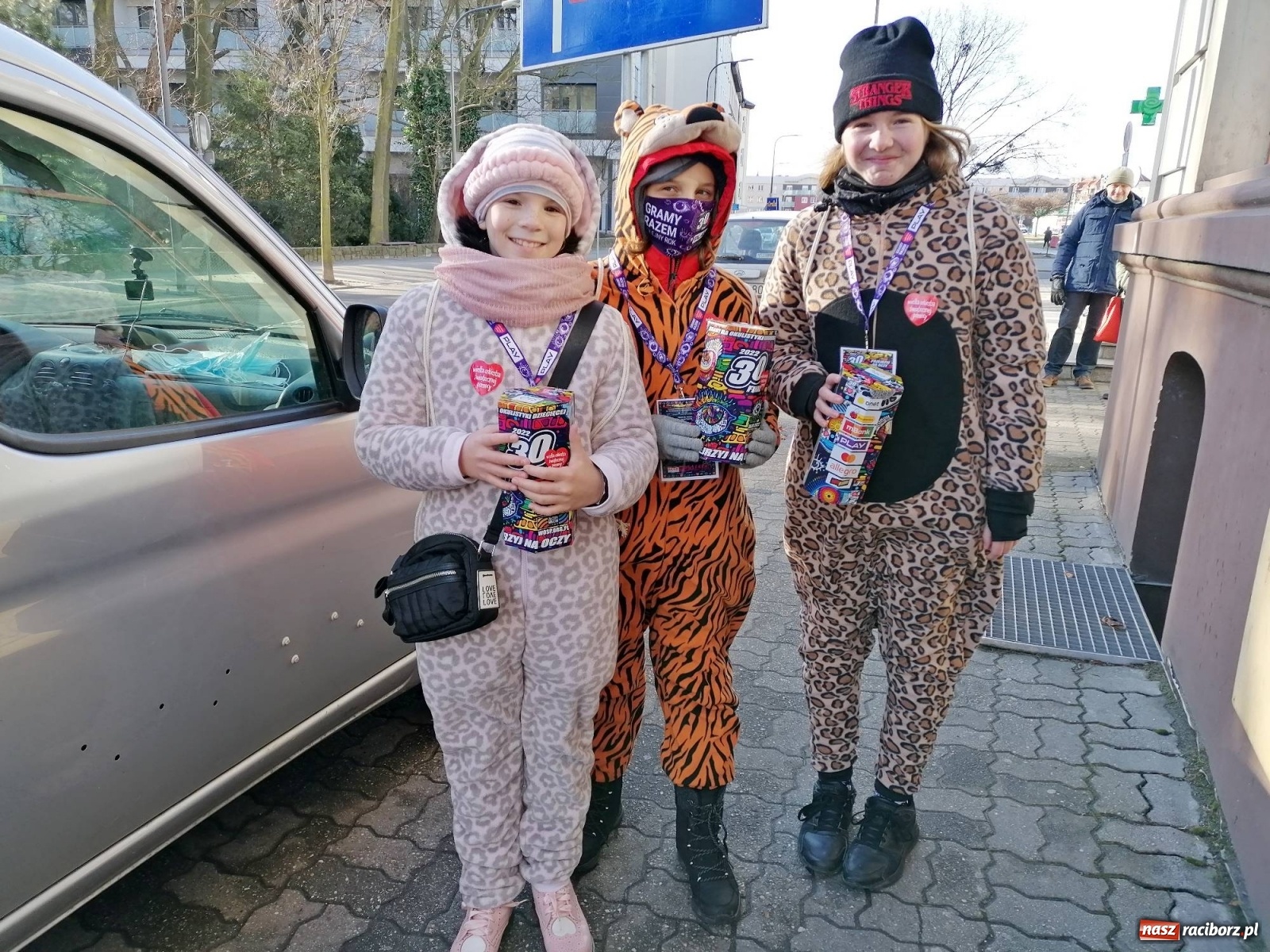 Zdjęcie w galerii na portalu naszraciborz.pl: 30 finał WOŚP. Kwestuje około stu wolontariuszy. Będzie relacja w TVN z Raciborza wiadomości z regionu