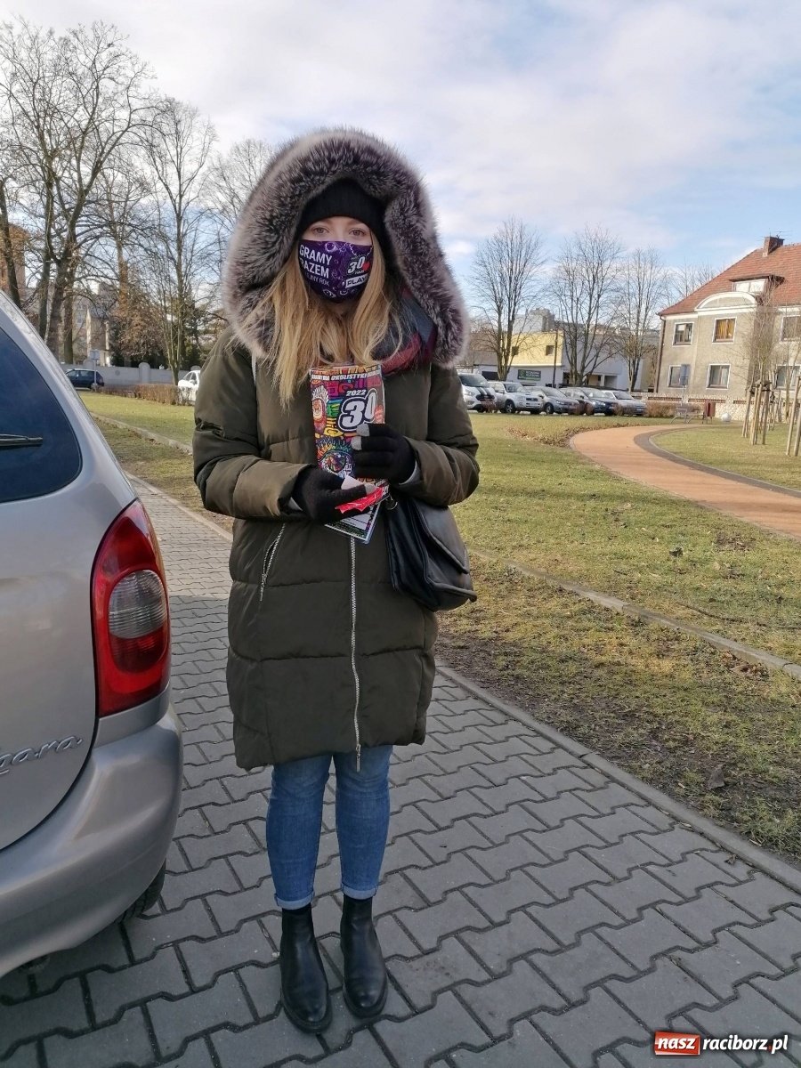 Zdjęcie w galerii na portalu naszraciborz.pl: 30 finał WOŚP. Kwestuje około stu wolontariuszy. Będzie relacja w TVN z Raciborza wiadomości z regionu