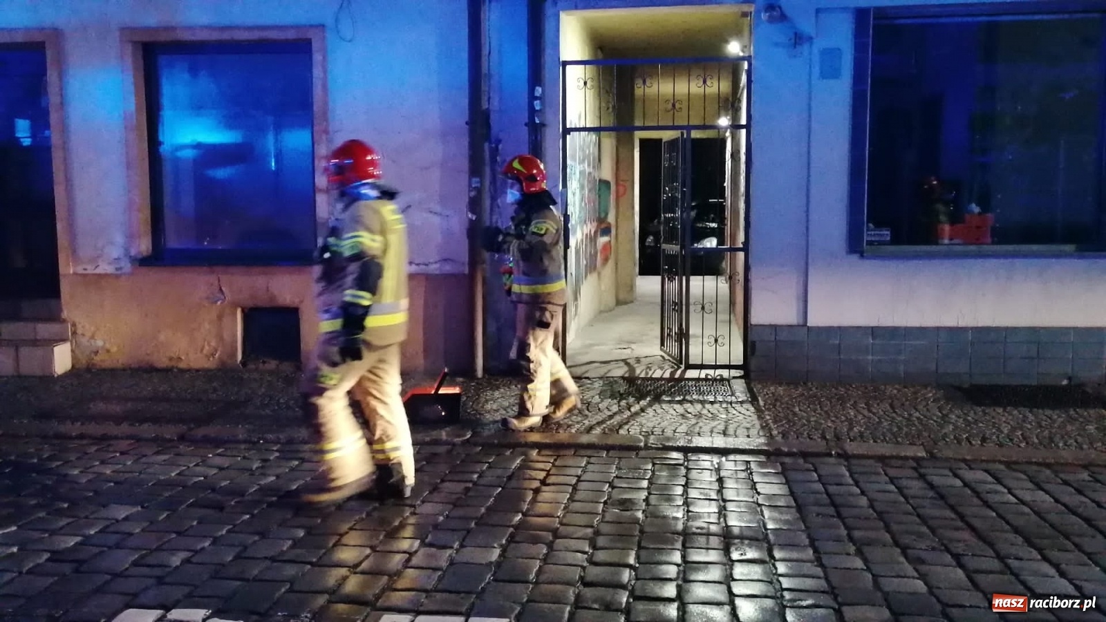 Zdjęcie w galerii na portalu naszraciborz.pl: Cztery zastępy w akcji na Chopina w Raciborzu [FOTO i WIDEO] wiadomości z regionu