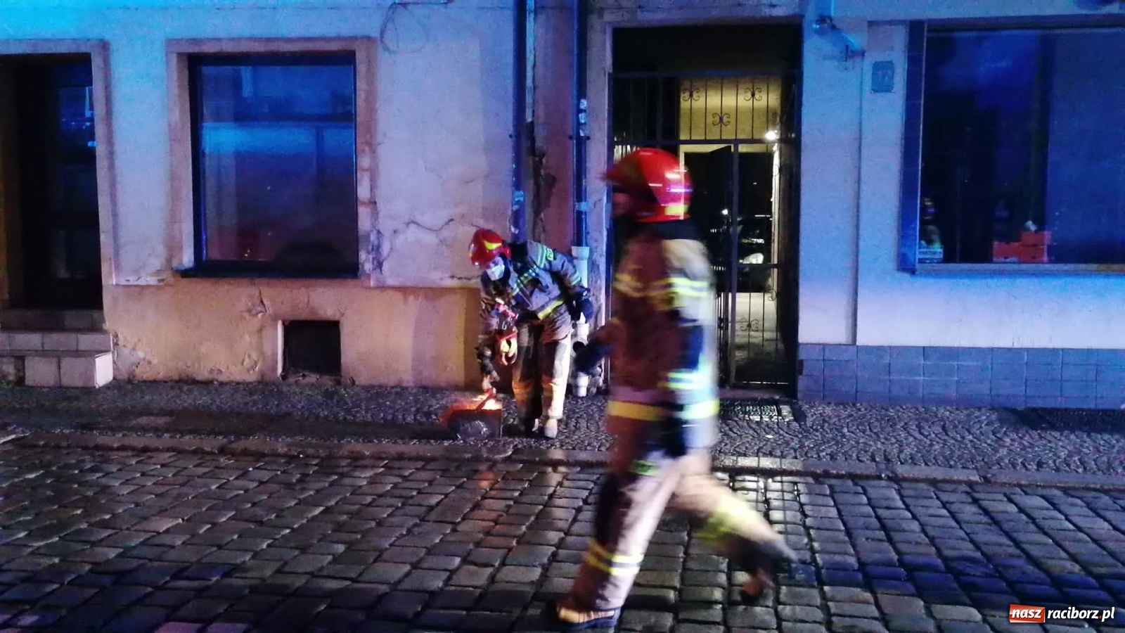 Zdjęcie w galerii na portalu naszraciborz.pl: Cztery zastępy w akcji na Chopina w Raciborzu [FOTO i WIDEO] wiadomości z regionu