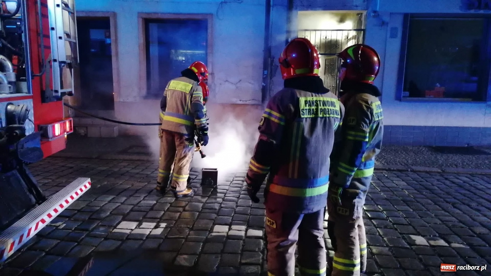 Zdjęcie w galerii na portalu naszraciborz.pl: Cztery zastępy w akcji na Chopina w Raciborzu [FOTO i WIDEO] wiadomości z regionu