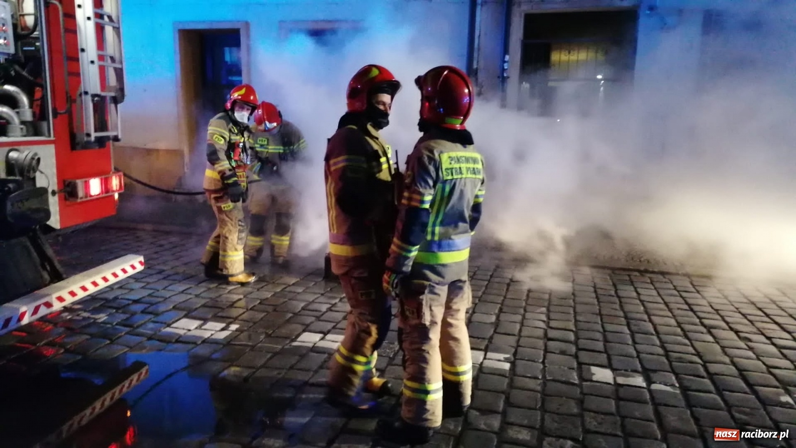 Zdjęcie w galerii na portalu naszraciborz.pl: Cztery zastępy w akcji na Chopina w Raciborzu [FOTO i WIDEO] wiadomości z regionu