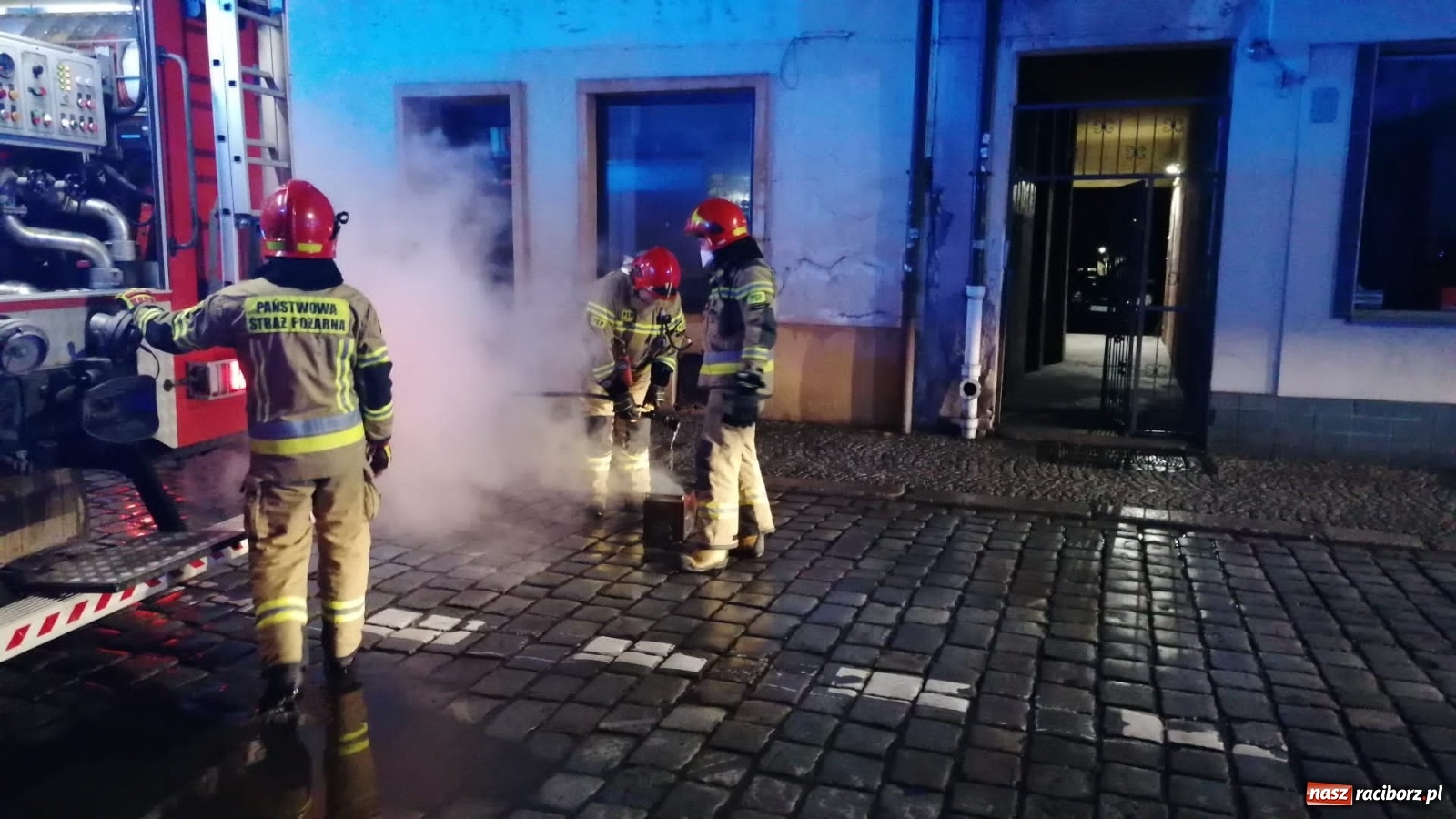 Zdjęcie w galerii na portalu naszraciborz.pl: Cztery zastępy w akcji na Chopina w Raciborzu [FOTO i WIDEO] wiadomości z regionu