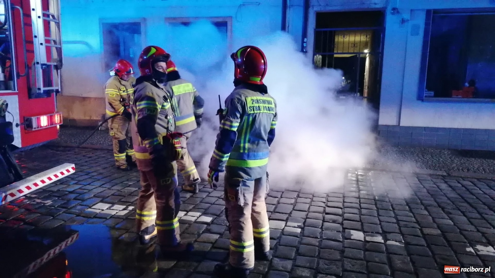 Zdjęcie w galerii na portalu naszraciborz.pl: Cztery zastępy w akcji na Chopina w Raciborzu [FOTO i WIDEO] wiadomości z regionu