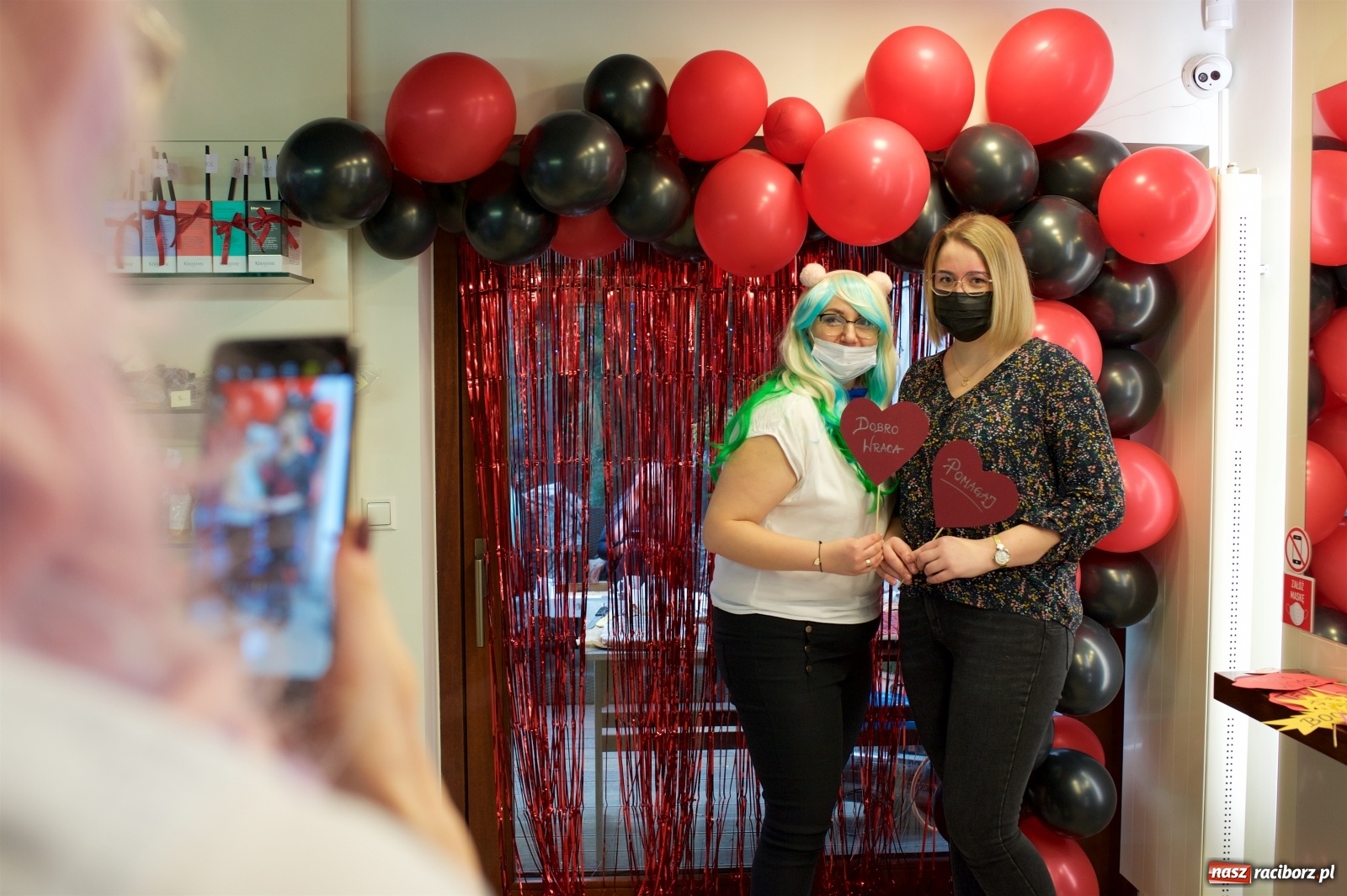 Zdjęcie w galerii na portalu naszraciborz.pl: 30. finał WOŚP w tworkowskim studiu Luiza wiadomości z regionu