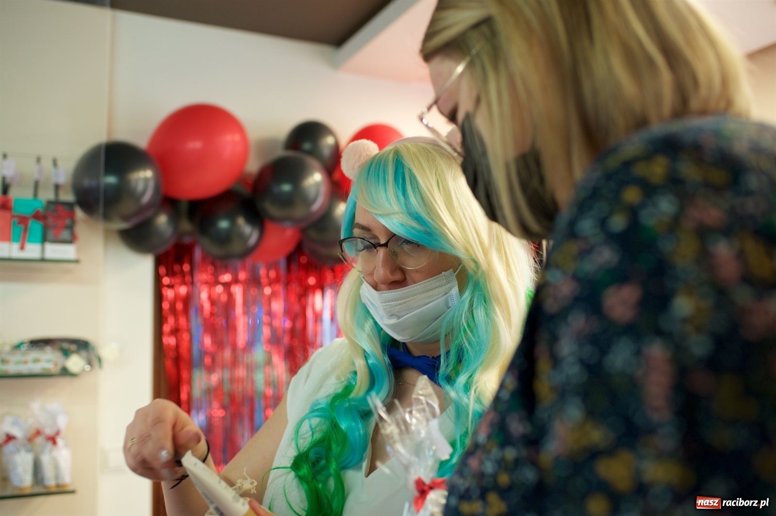 Zdjęcie w galerii na portalu naszraciborz.pl: 30. finał WOŚP w tworkowskim studiu Luiza wiadomości z regionu