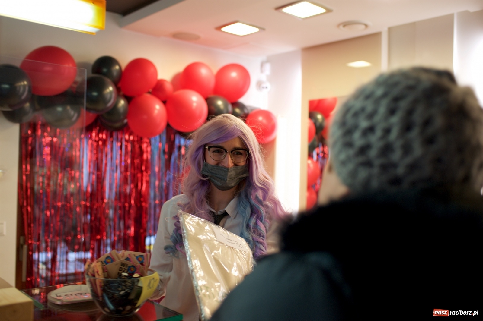 Zdjęcie w galerii na portalu naszraciborz.pl: 30. finał WOŚP w tworkowskim studiu Luiza wiadomości z regionu