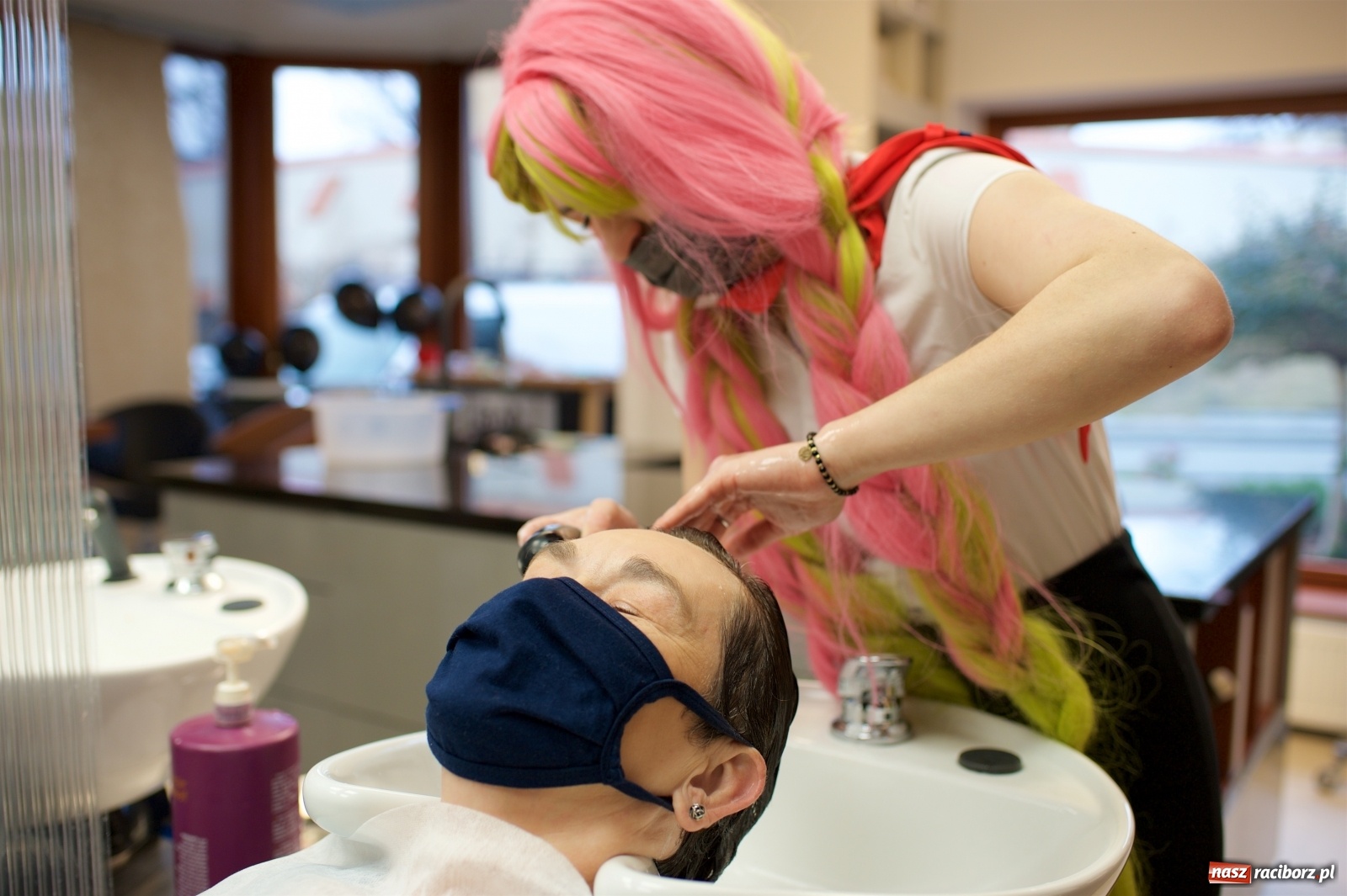 Zdjęcie w galerii na portalu naszraciborz.pl: 30. finał WOŚP w tworkowskim studiu Luiza wiadomości z regionu