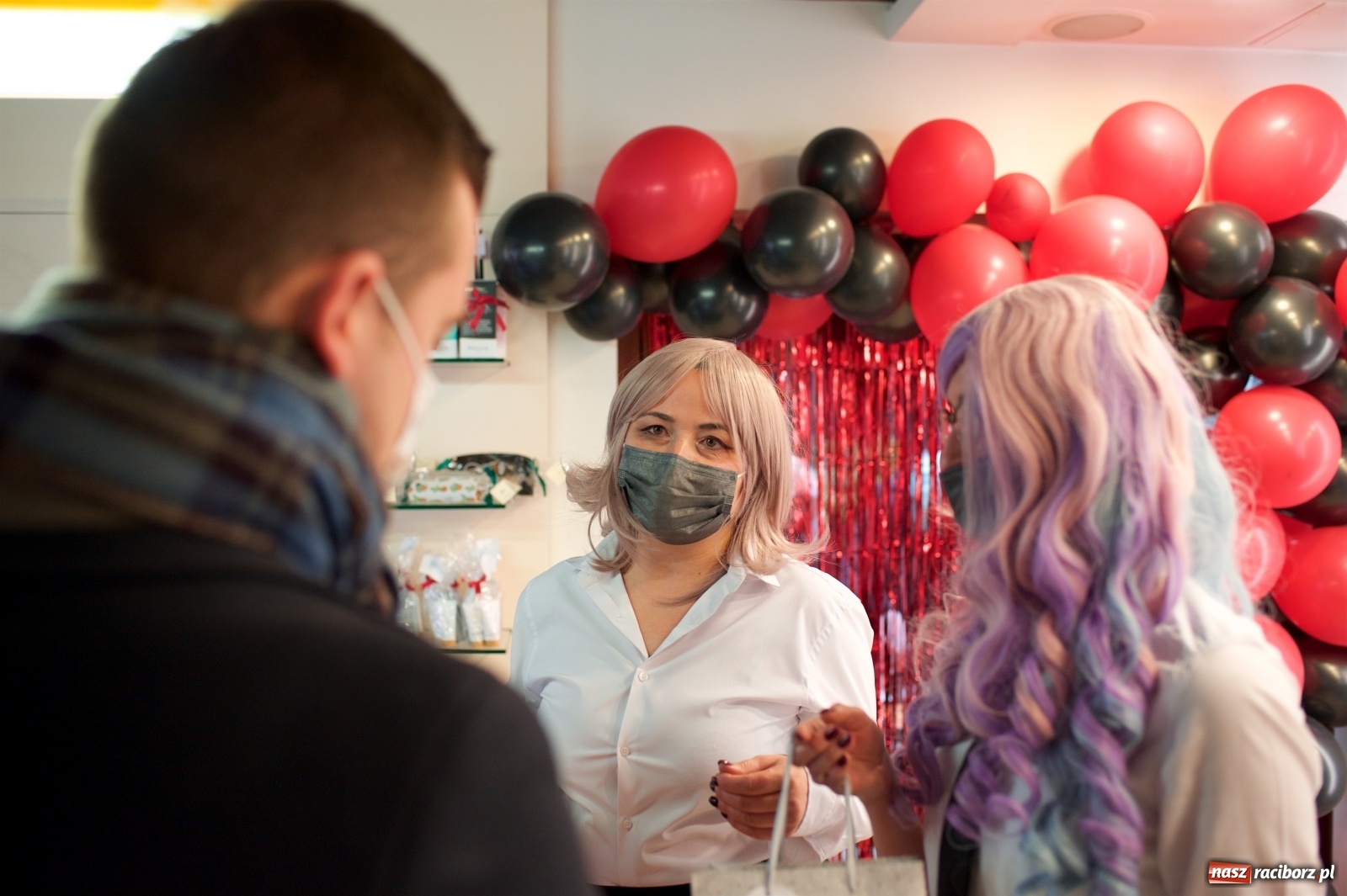 Zdjęcie w galerii na portalu naszraciborz.pl: 30. finał WOŚP w tworkowskim studiu Luiza wiadomości z regionu