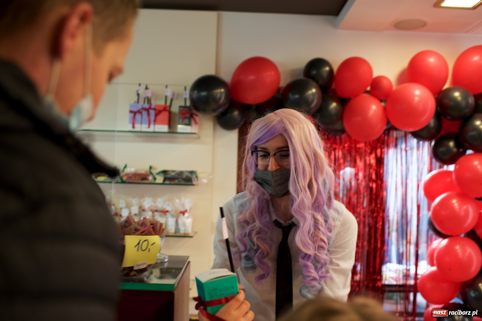 Zdjęcie w galerii na portalu naszraciborz.pl: 30. finał WOŚP w tworkowskim studiu Luiza wiadomości z regionu