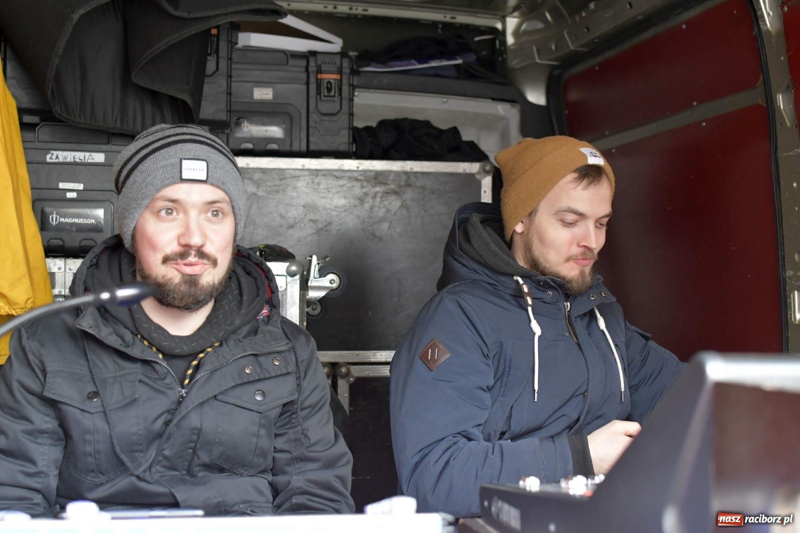 Zdjęcie w galerii na portalu naszraciborz.pl: Morsy, wojowie, strażacy, strzelcy i ciocia Klocia – 30. finał WOŚP na raciborskim Rynku wiadomości z regionu