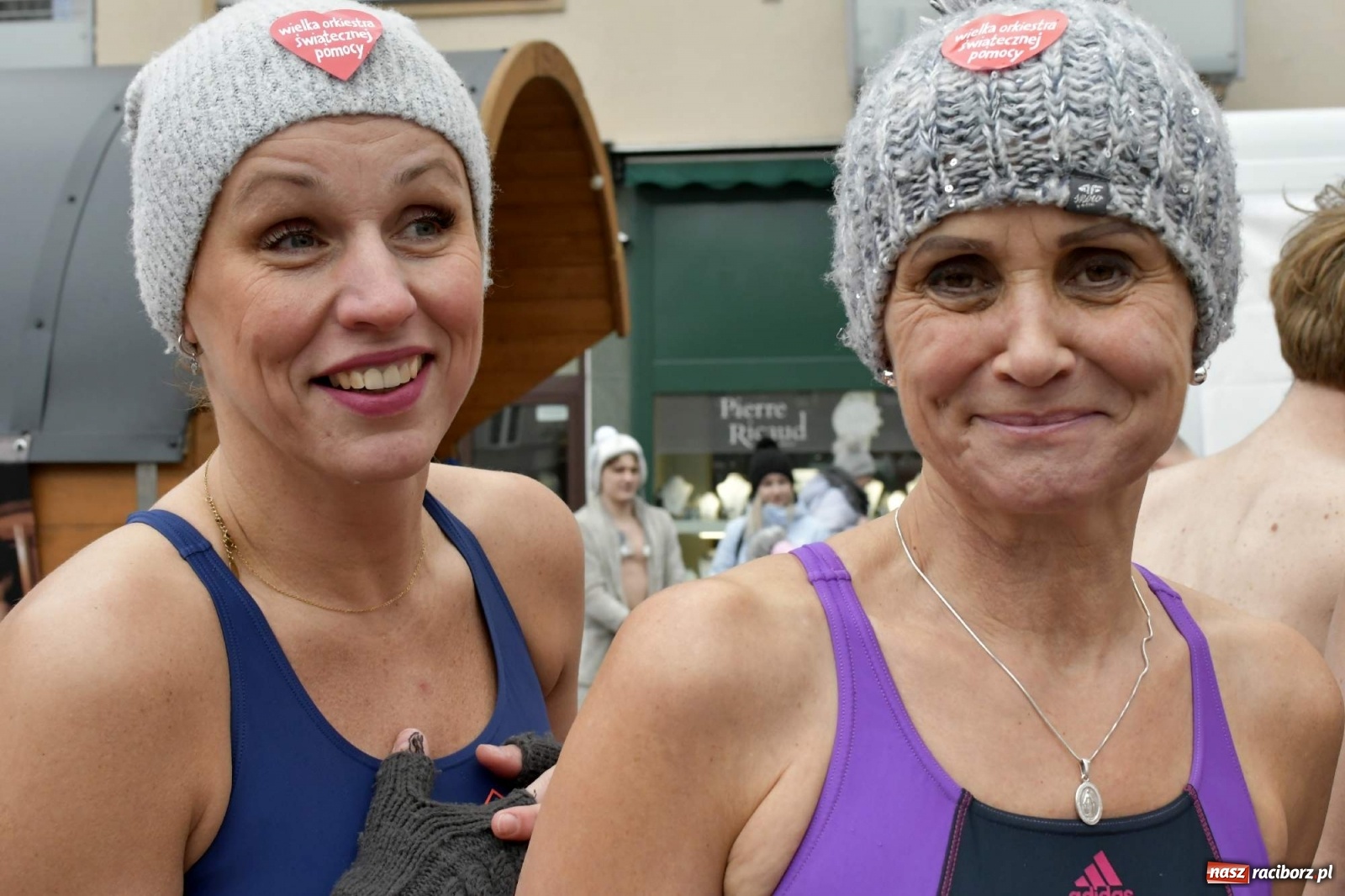 Zdjęcie w galerii na portalu naszraciborz.pl: Morsy, wojowie, strażacy, strzelcy i ciocia Klocia – 30. finał WOŚP na raciborskim Rynku wiadomości z regionu