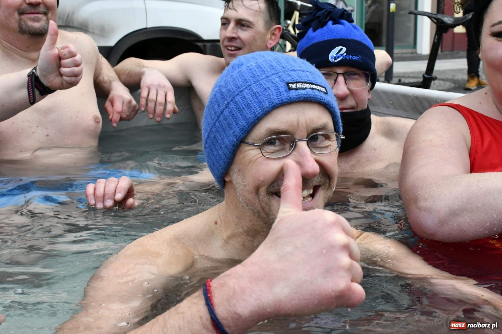 Zdjęcie w galerii na portalu naszraciborz.pl: Morsy, wojowie, strażacy, strzelcy i ciocia Klocia – 30. finał WOŚP na raciborskim Rynku wiadomości z regionu