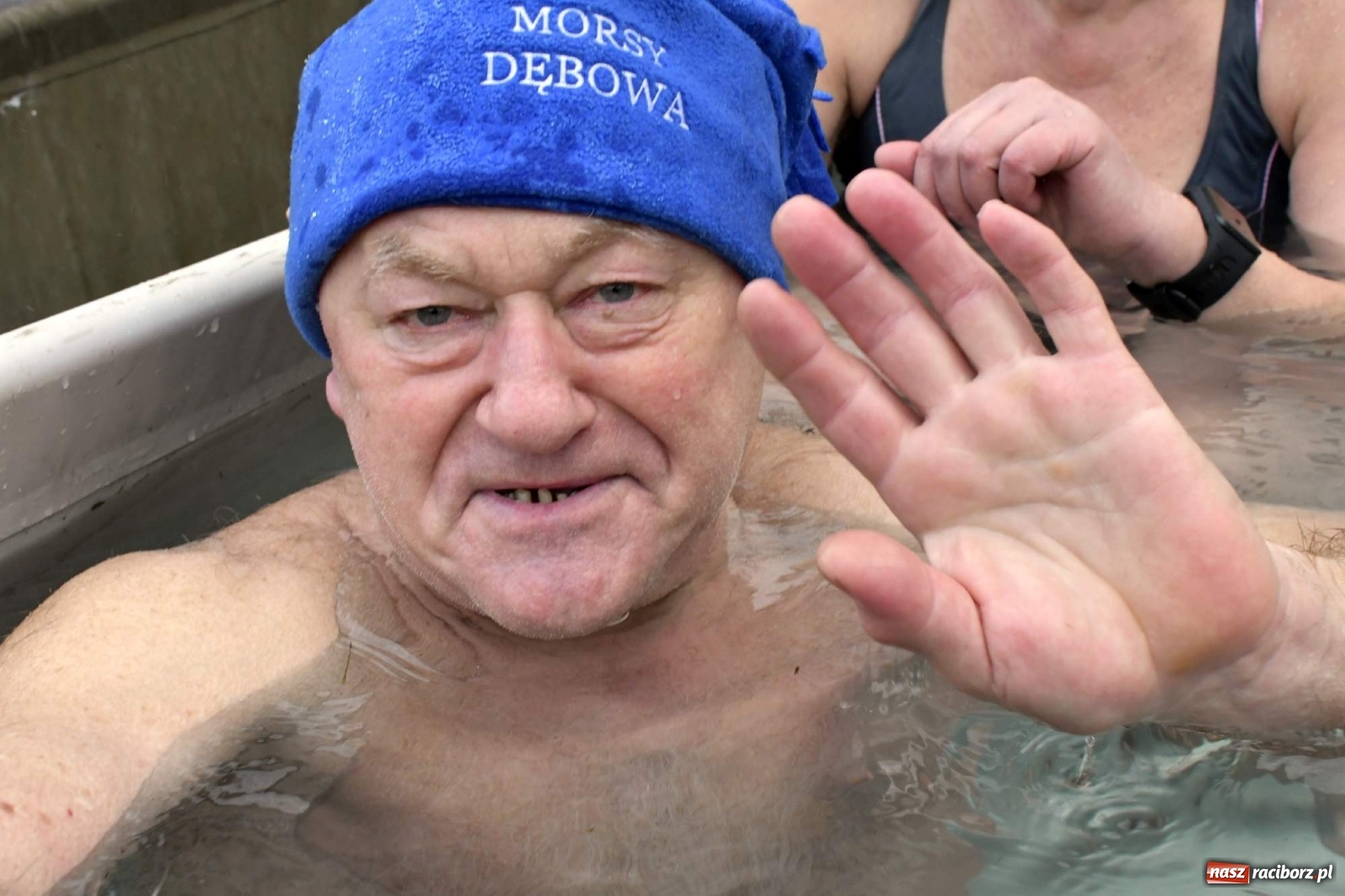 Zdjęcie w galerii na portalu naszraciborz.pl: Morsy, wojowie, strażacy, strzelcy i ciocia Klocia – 30. finał WOŚP na raciborskim Rynku wiadomości z regionu