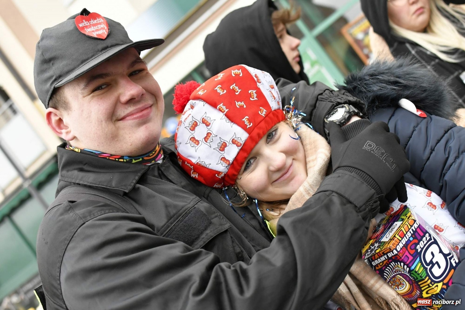 Zdjęcie w galerii na portalu naszraciborz.pl: Morsy, wojowie, strażacy, strzelcy i ciocia Klocia – 30. finał WOŚP na raciborskim Rynku wiadomości z regionu