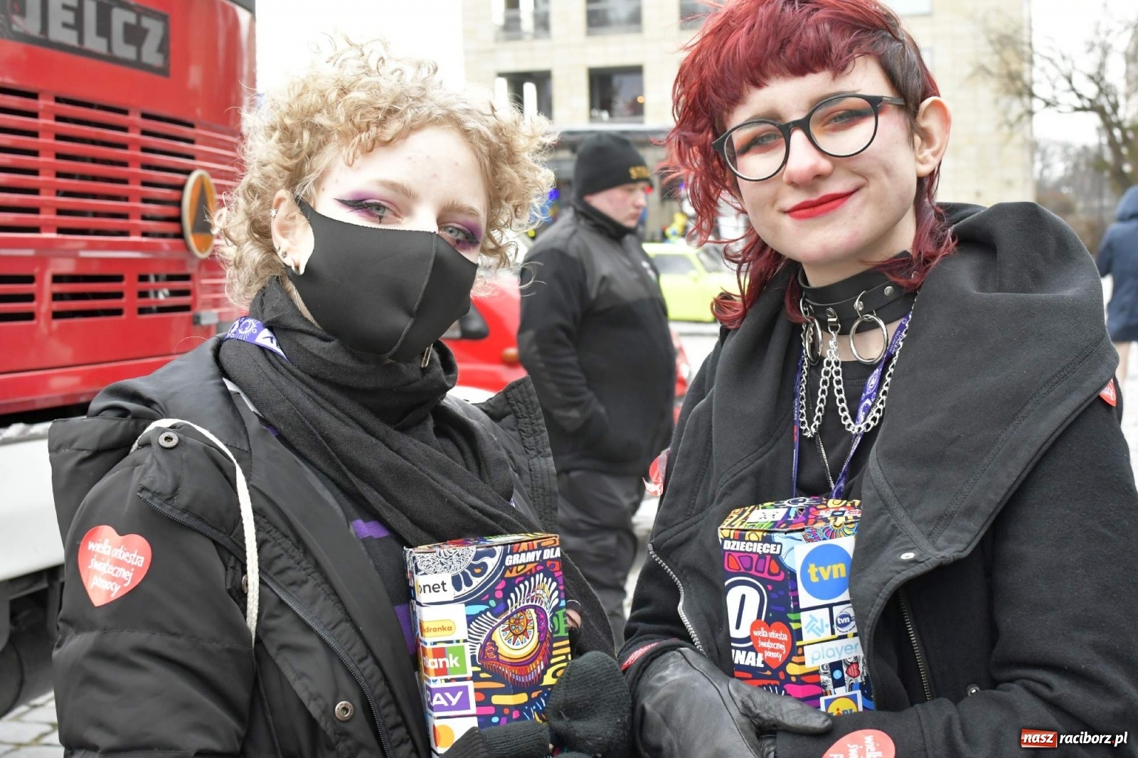 Zdjęcie w galerii na portalu naszraciborz.pl: Morsy, wojowie, strażacy, strzelcy i ciocia Klocia – 30. finał WOŚP na raciborskim Rynku wiadomości z regionu