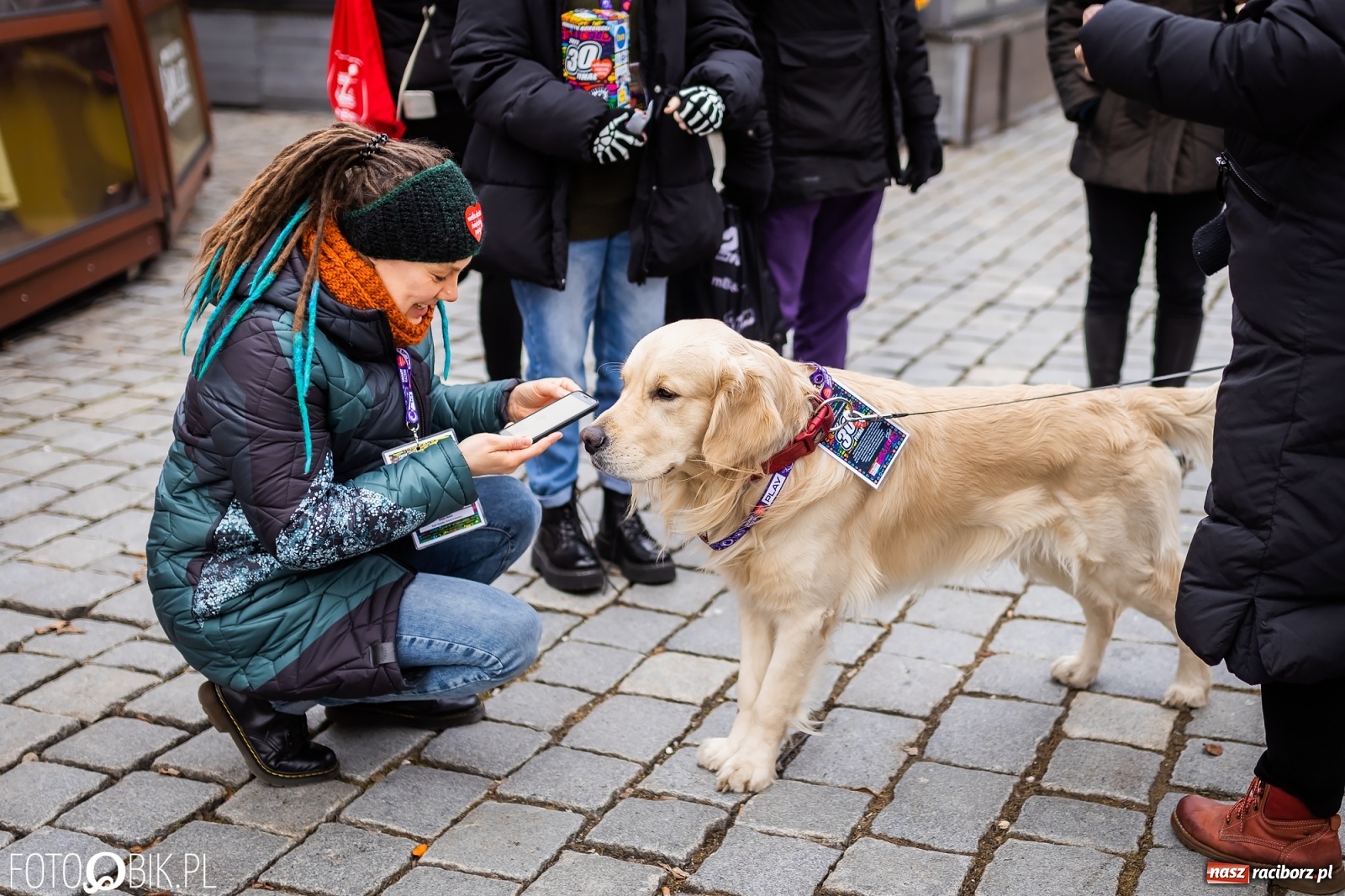 Zdjęcie w galerii na portalu naszraciborz.pl: Morsy, wojowie, strażacy, strzelcy i ciocia Klocia – 30. finał WOŚP na raciborskim Rynku wiadomości z regionu