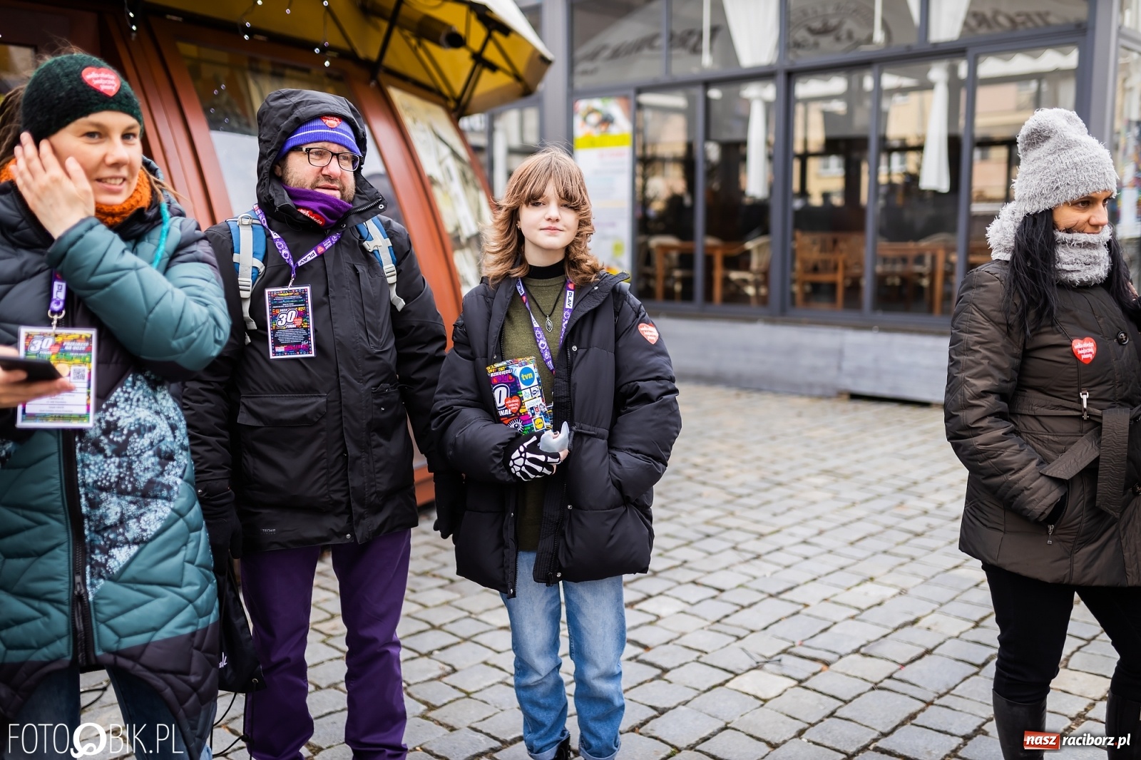 Zdjęcie w galerii na portalu naszraciborz.pl: Morsy, wojowie, strażacy, strzelcy i ciocia Klocia – 30. finał WOŚP na raciborskim Rynku wiadomości z regionu