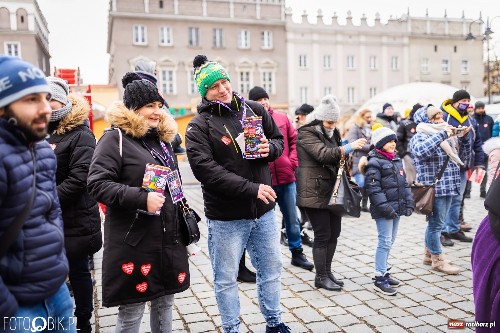 Zdjęcie w galerii na portalu naszraciborz.pl: Morsy, wojowie, strażacy, strzelcy i ciocia Klocia – 30. finał WOŚP na raciborskim Rynku wiadomości z regionu