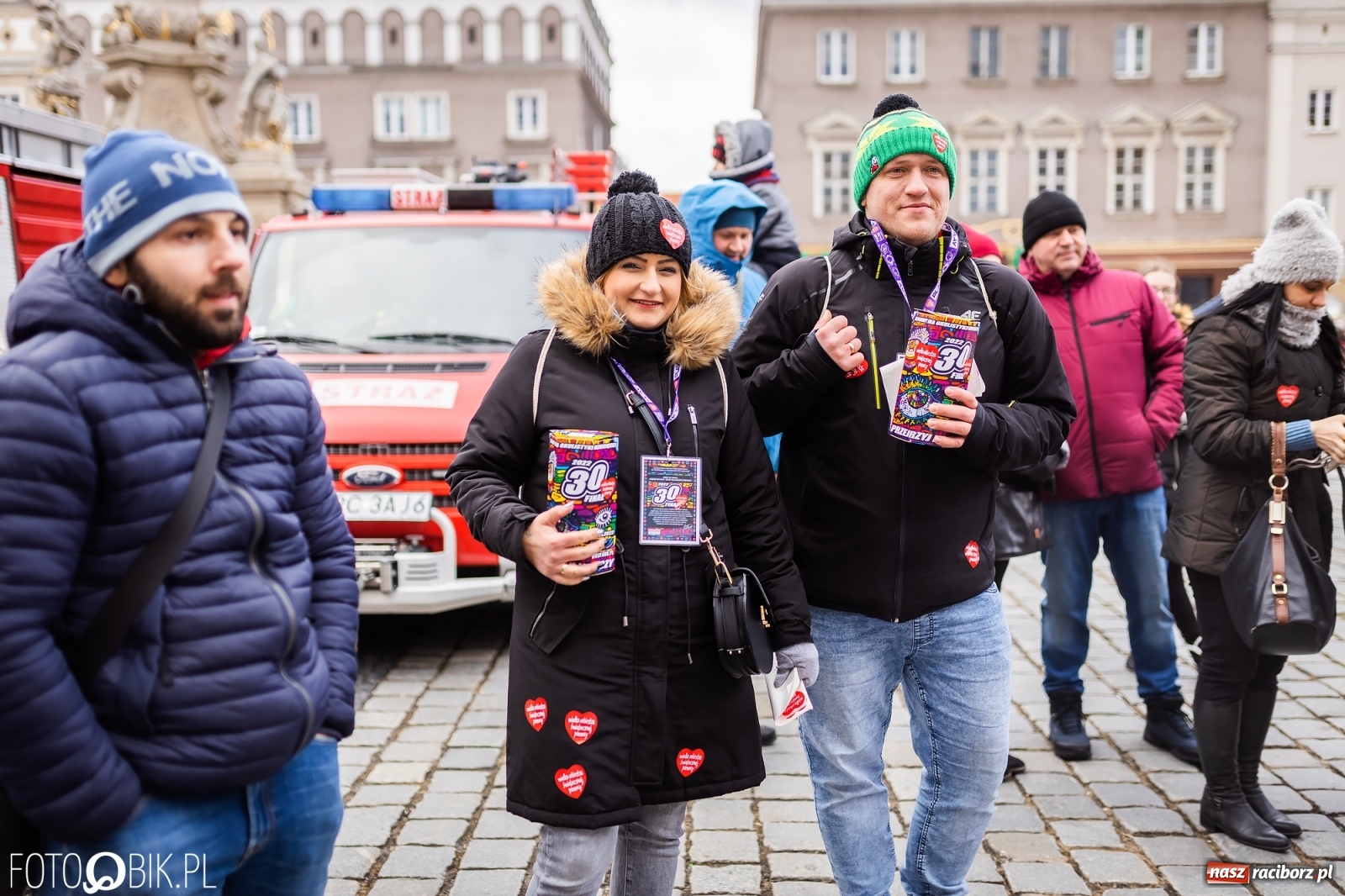 Zdjęcie w galerii na portalu naszraciborz.pl: Morsy, wojowie, strażacy, strzelcy i ciocia Klocia – 30. finał WOŚP na raciborskim Rynku wiadomości z regionu