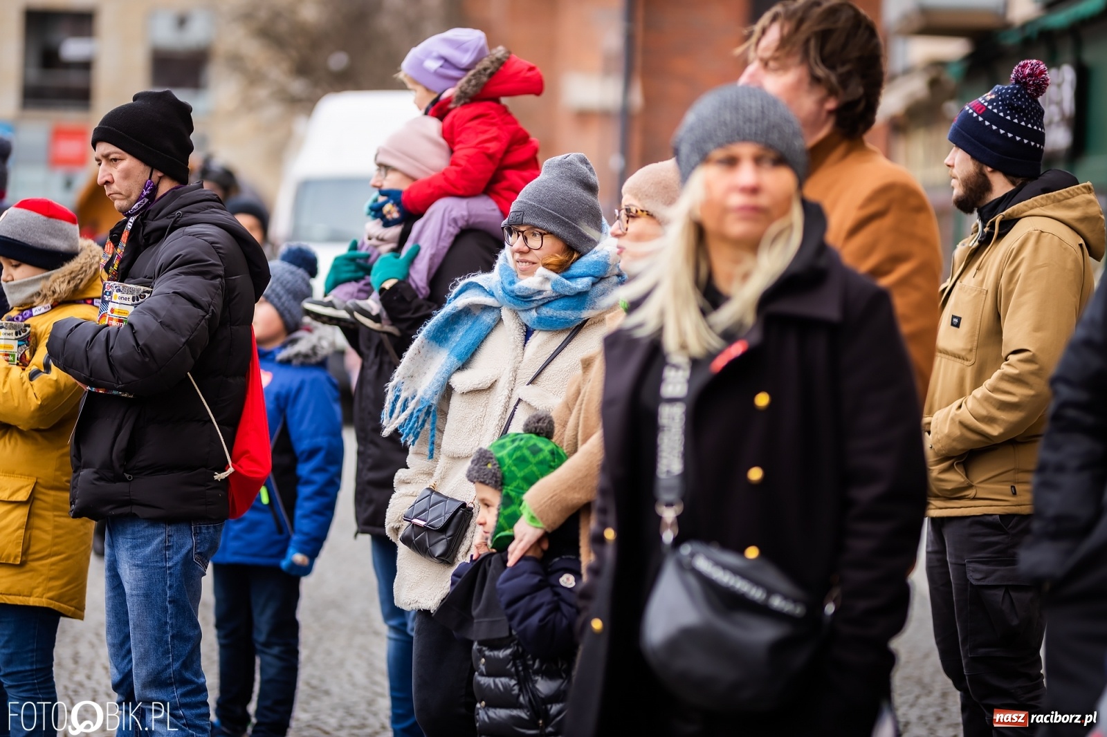 Zdjęcie w galerii na portalu naszraciborz.pl: Morsy, wojowie, strażacy, strzelcy i ciocia Klocia – 30. finał WOŚP na raciborskim Rynku wiadomości z regionu