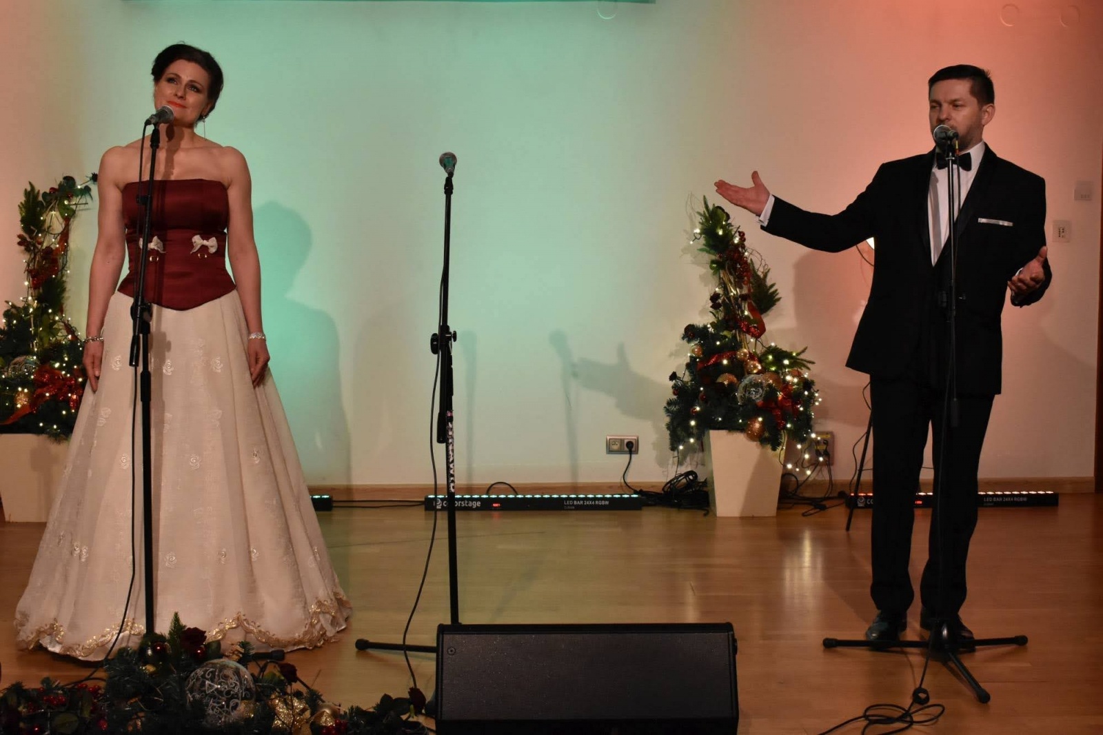 Zdjęcie w galerii na portalu naszraciborz.pl: Operetkowe szlagiery i nie tylko zabrzmiały na zamku wiadomości z regionu