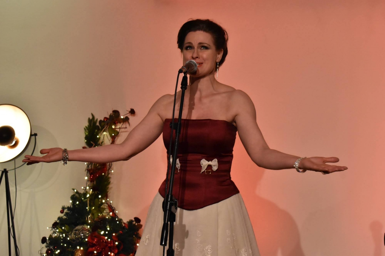 Zdjęcie w galerii na portalu naszraciborz.pl: Operetkowe szlagiery i nie tylko zabrzmiały na zamku wiadomości z regionu