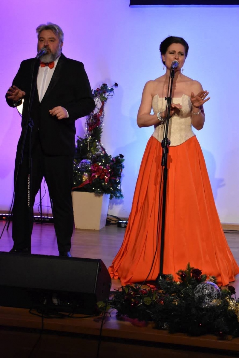 Zdjęcie w galerii na portalu naszraciborz.pl: Operetkowe szlagiery i nie tylko zabrzmiały na zamku wiadomości z regionu