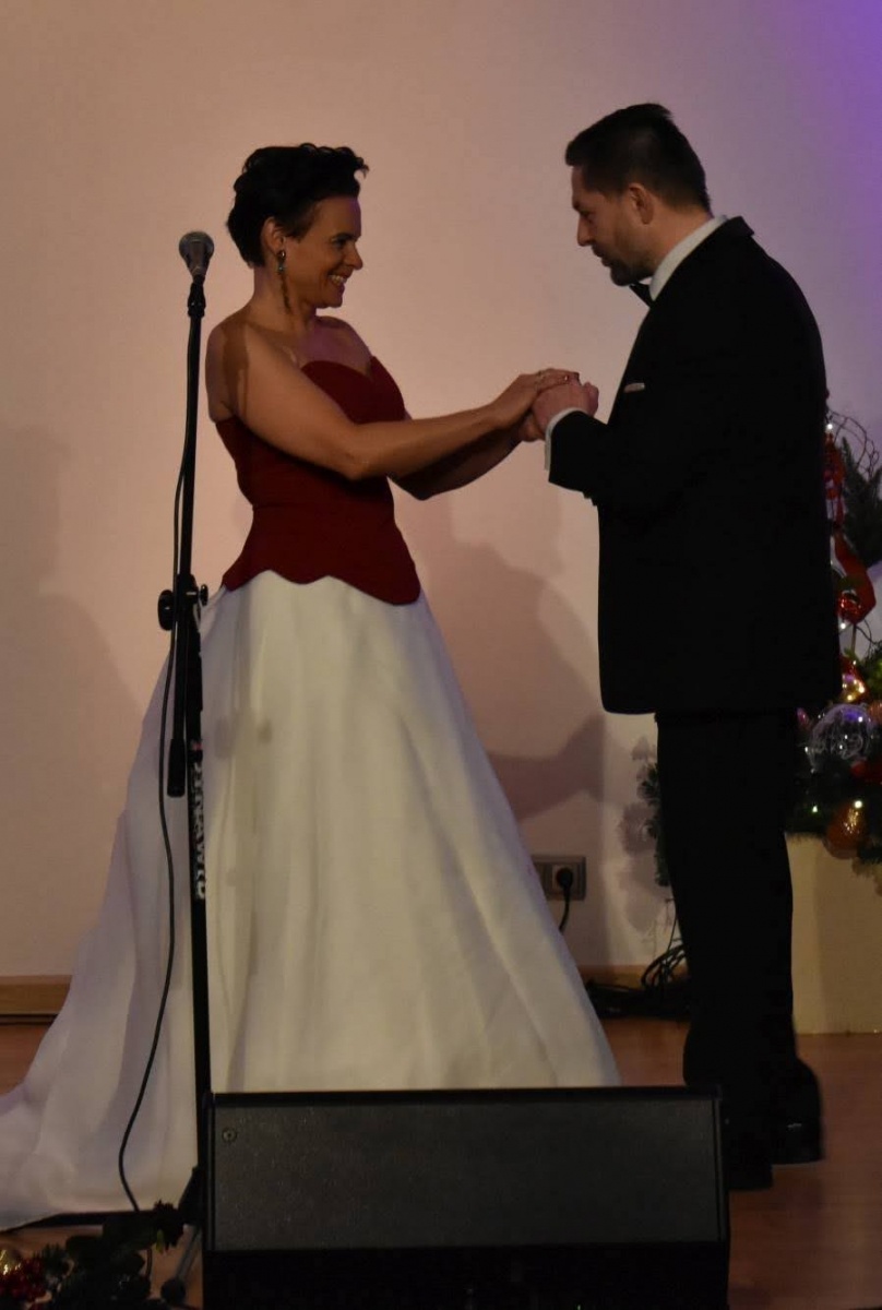 Zdjęcie w galerii na portalu naszraciborz.pl: Operetkowe szlagiery i nie tylko zabrzmiały na zamku wiadomości z regionu