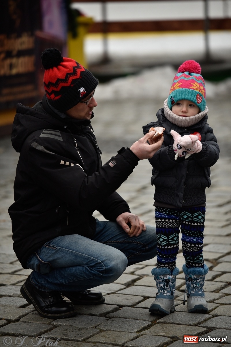 Zdjęcie w galerii na portalu naszraciborz.pl: 30. finał WOŚP w Raciborzu. Kamila Krawczyk, zumba i Sari Ska Band wiadomości z regionu