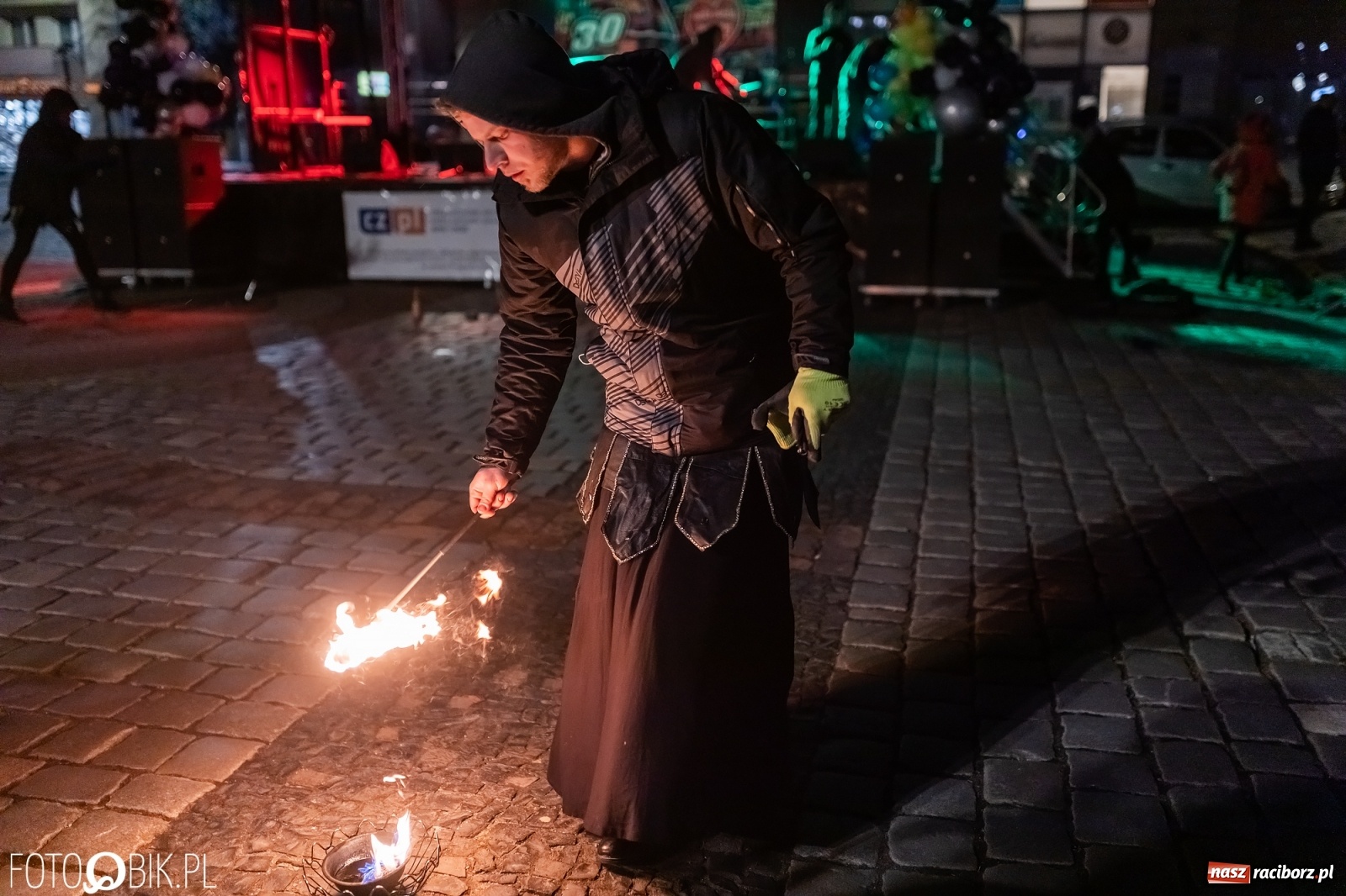Zdjęcie w galerii na portalu naszraciborz.pl: Labareda Fire Show na finał raciborskiej Wielkiej Orkiestry Świątecznej Pomocy wiadomości z regionu