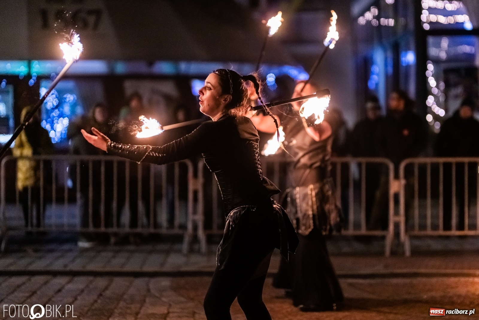Zdjęcie w galerii na portalu naszraciborz.pl: Labareda Fire Show na finał raciborskiej Wielkiej Orkiestry Świątecznej Pomocy wiadomości z regionu